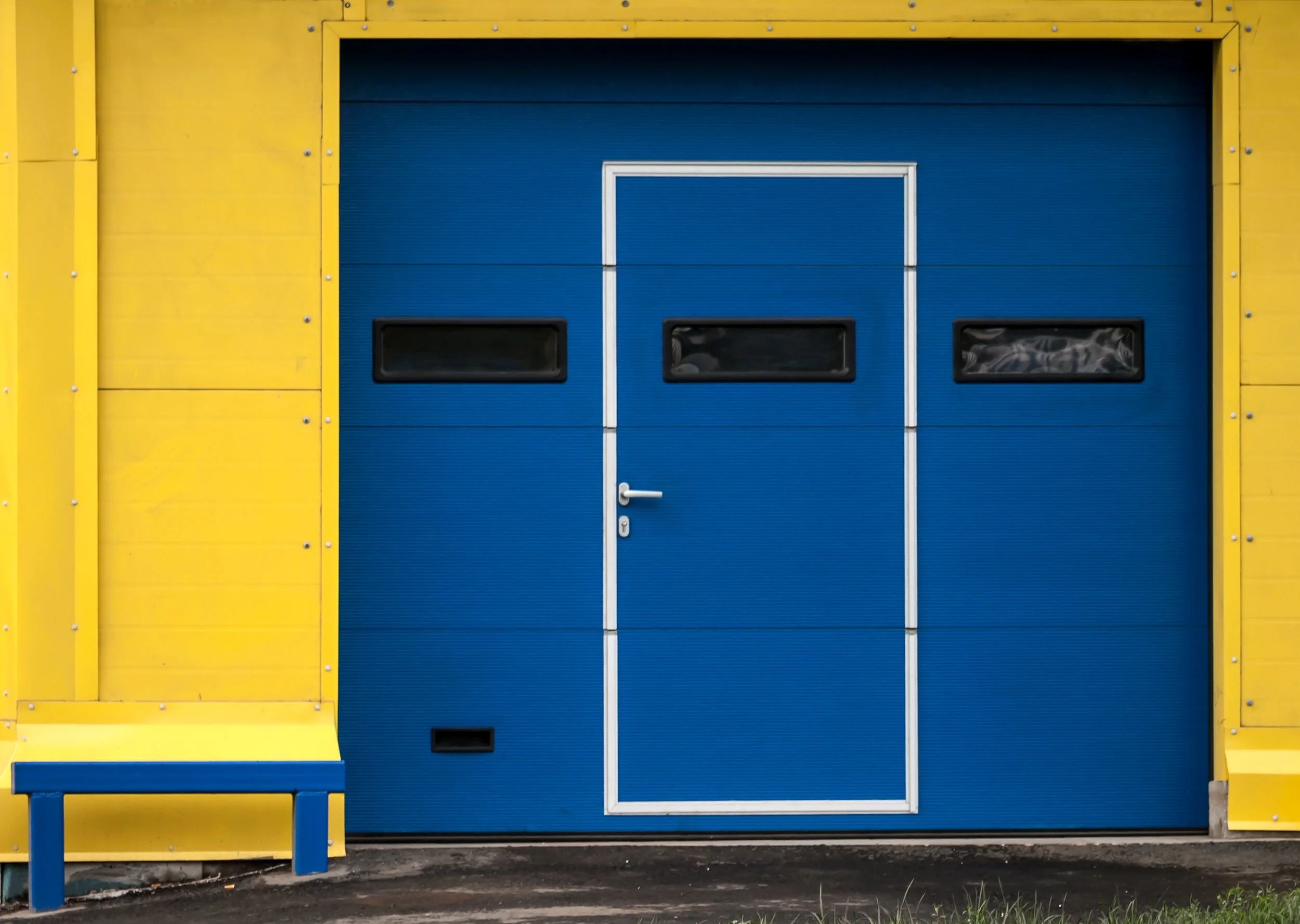 vecteezy_texture-of-modern-yellow-garage-wall-with-closed-blue-gate_1103792.jpg
