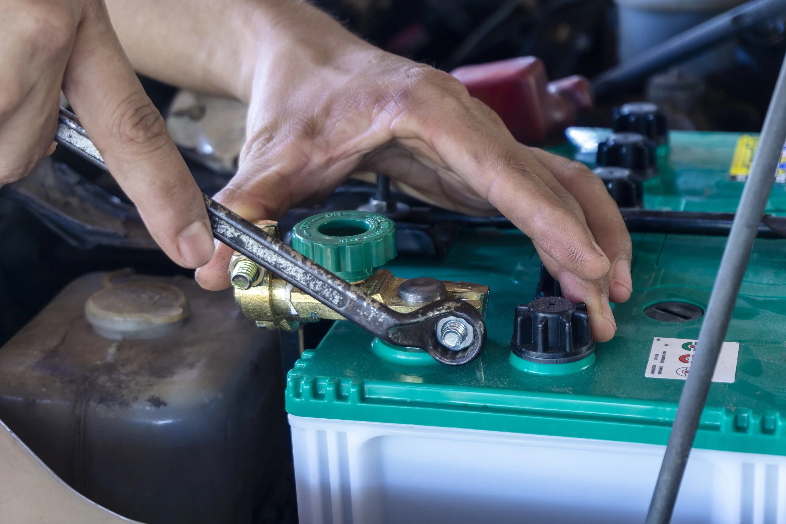 vecteezy_close-up-of-technician-work-on-car-battery_1226955.jpg