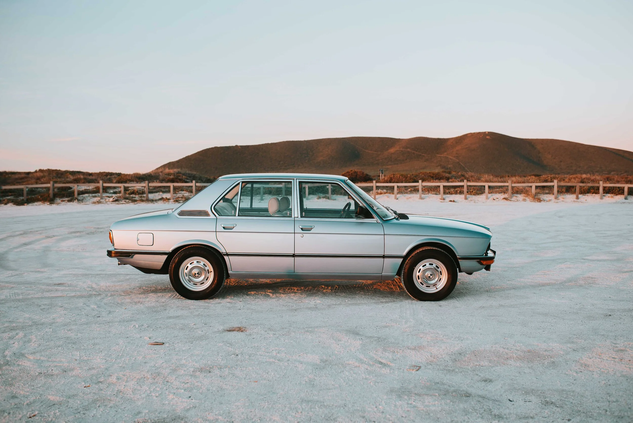 vecteezy_cape-town-south-africa-2020-grey-sedan-parked-near-beach_1432844.jpeg