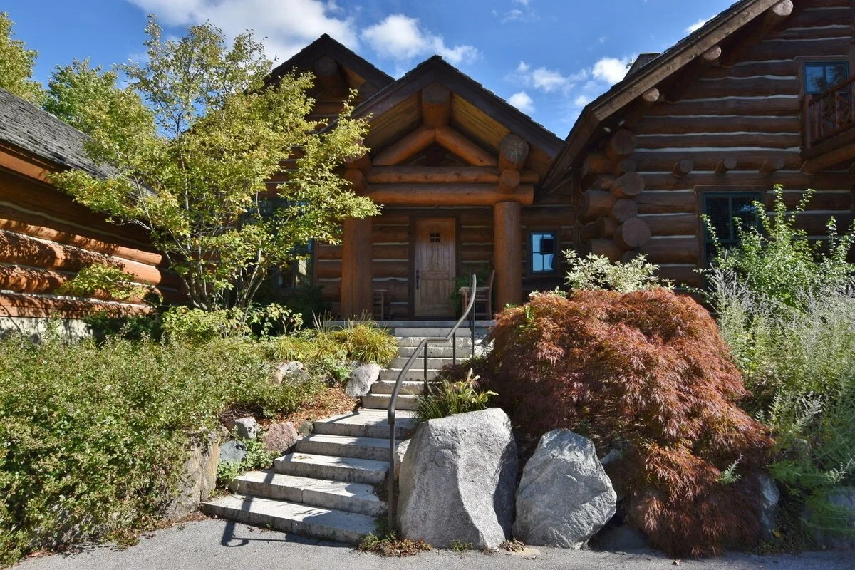 Hilltop Log Lodge Suttons Bay Vacation Rental