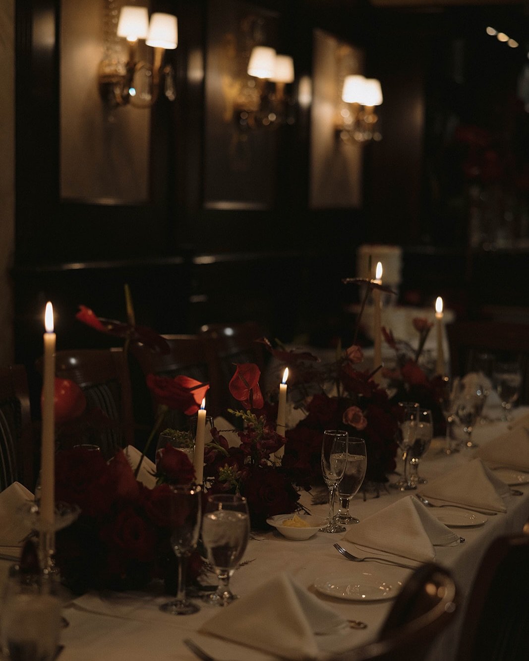Moody lighting moments over at @la_famiglia_philly, made by @oliviaannephotog.

Planner: @prontoprinthouse