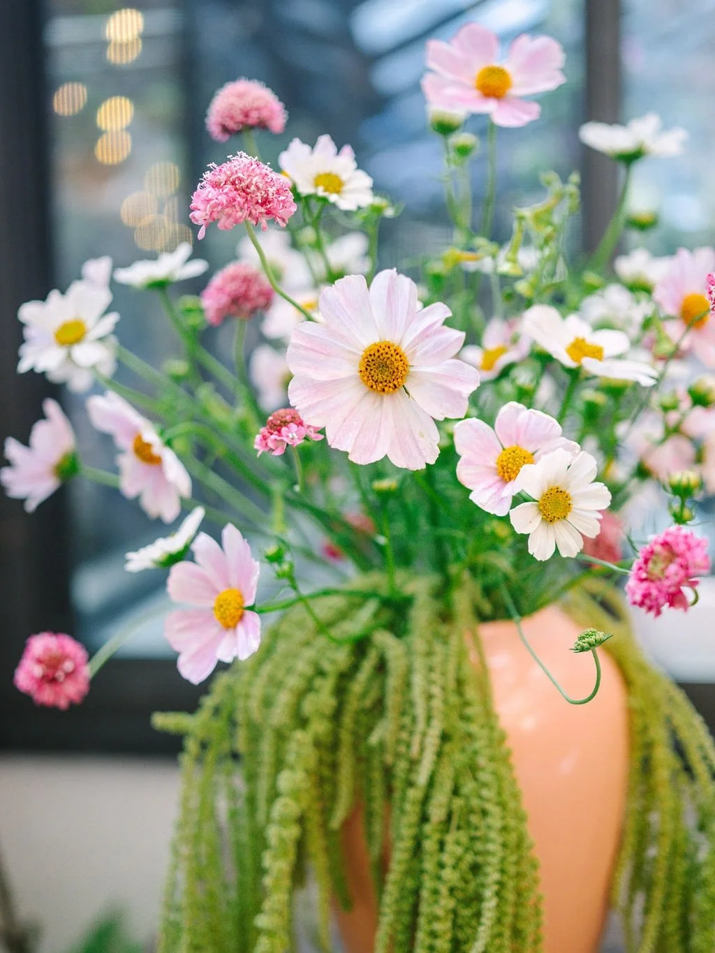 Ya gotta have a little flower welcoming committee 👋 Local cosmos, scabiosa and amaranth on the @osteriaphilly welcome table. Photo by @erinzawickiphotography.
@osteriaphillyweddings