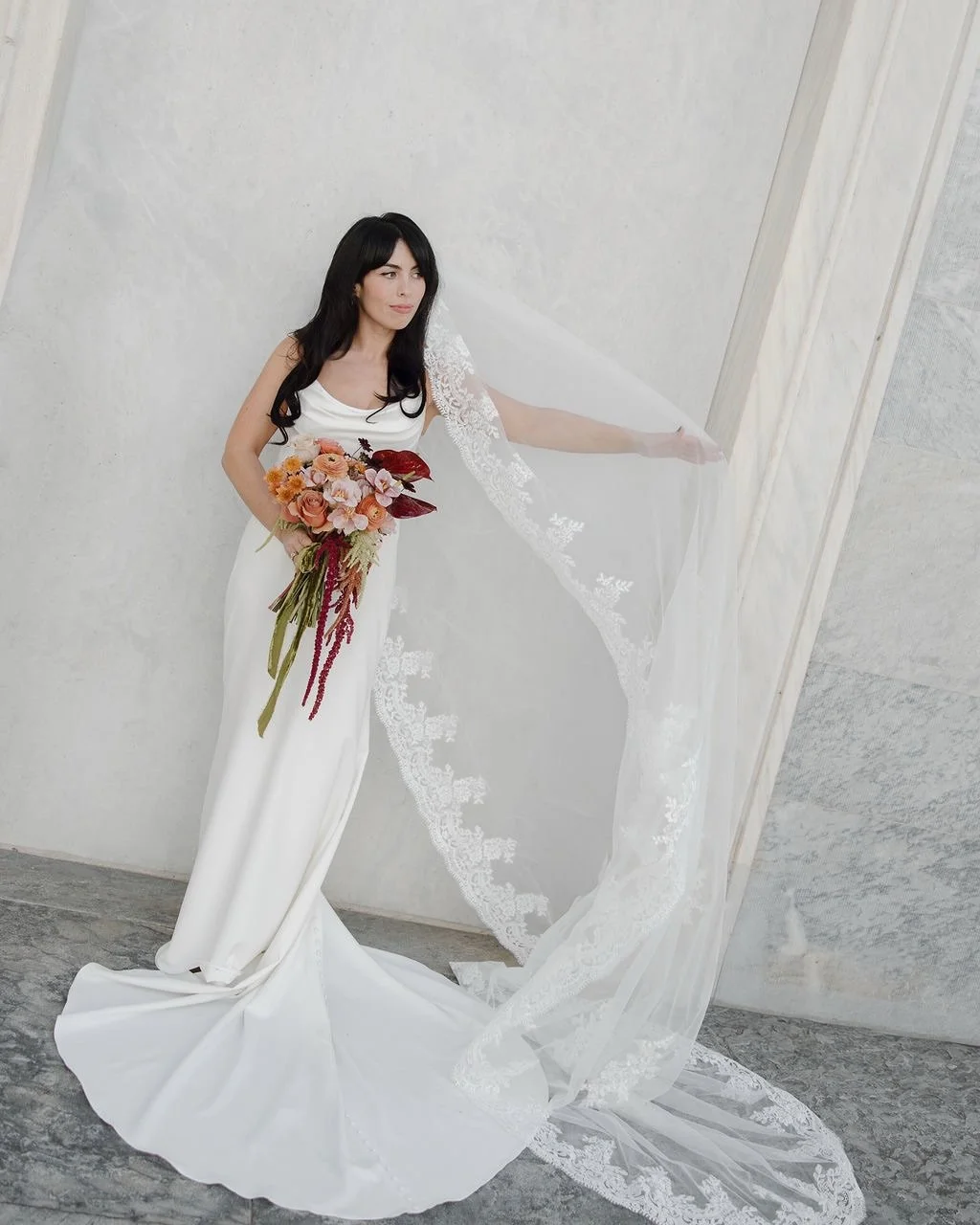 Remember when the outside was available to be in? 🥶

Thanks @darbyshayephoto for capturing @shannnonknapp, who you can&rsquo;t convince me is not a movie star, and her bouquet so lovingly.