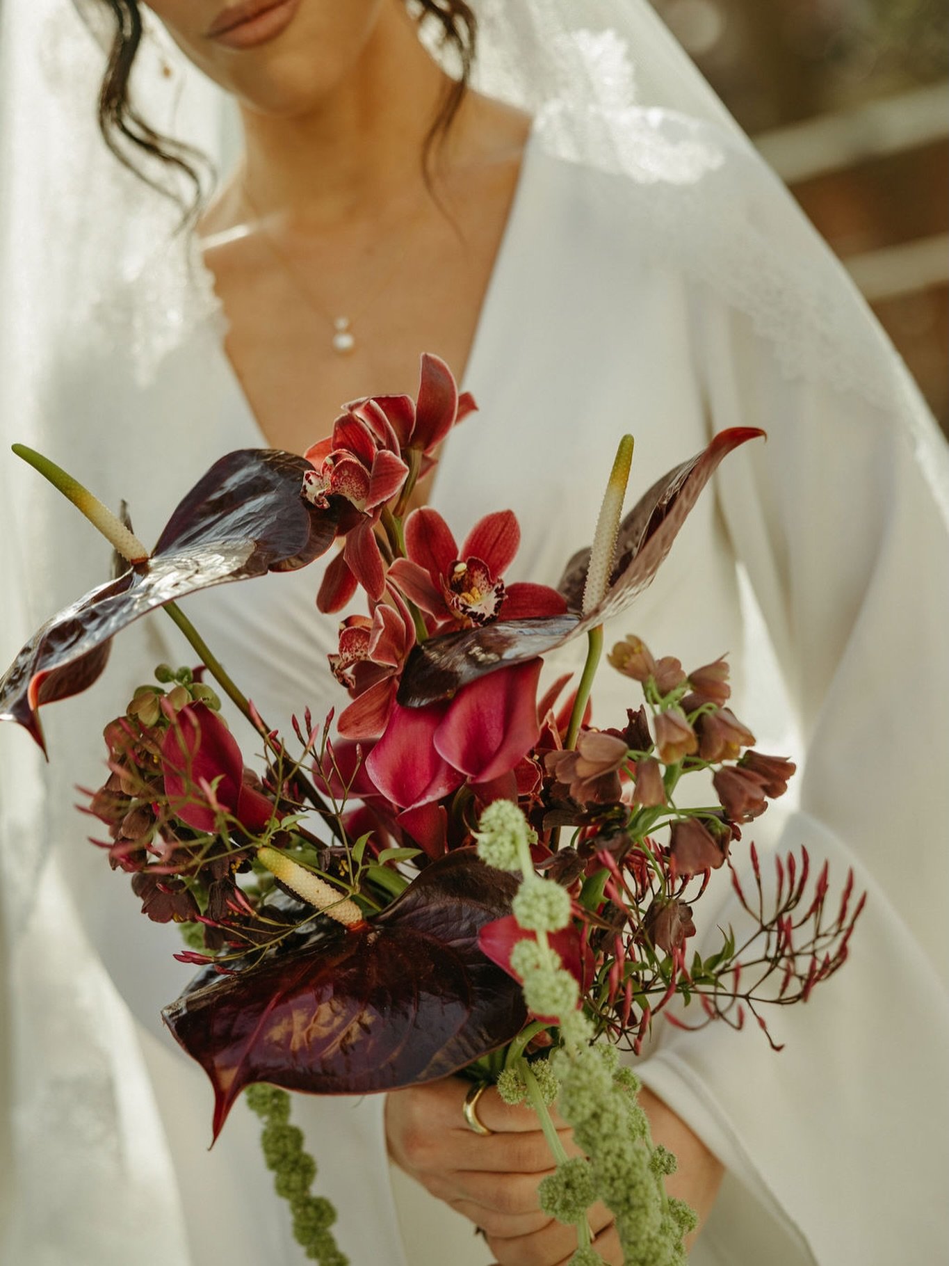 Photo sneak previews in the inbox of @ehurrlz from @chrissymariephoto making our Friday. ✨

Photo: @chrissymariephoto 
Content Creator: @everafterreels 
Hair: @bardotbridalhair 
Makeup: @carmellinabeautyco_ 
Venue: @philadelphiadistilling 
Flowers: @
