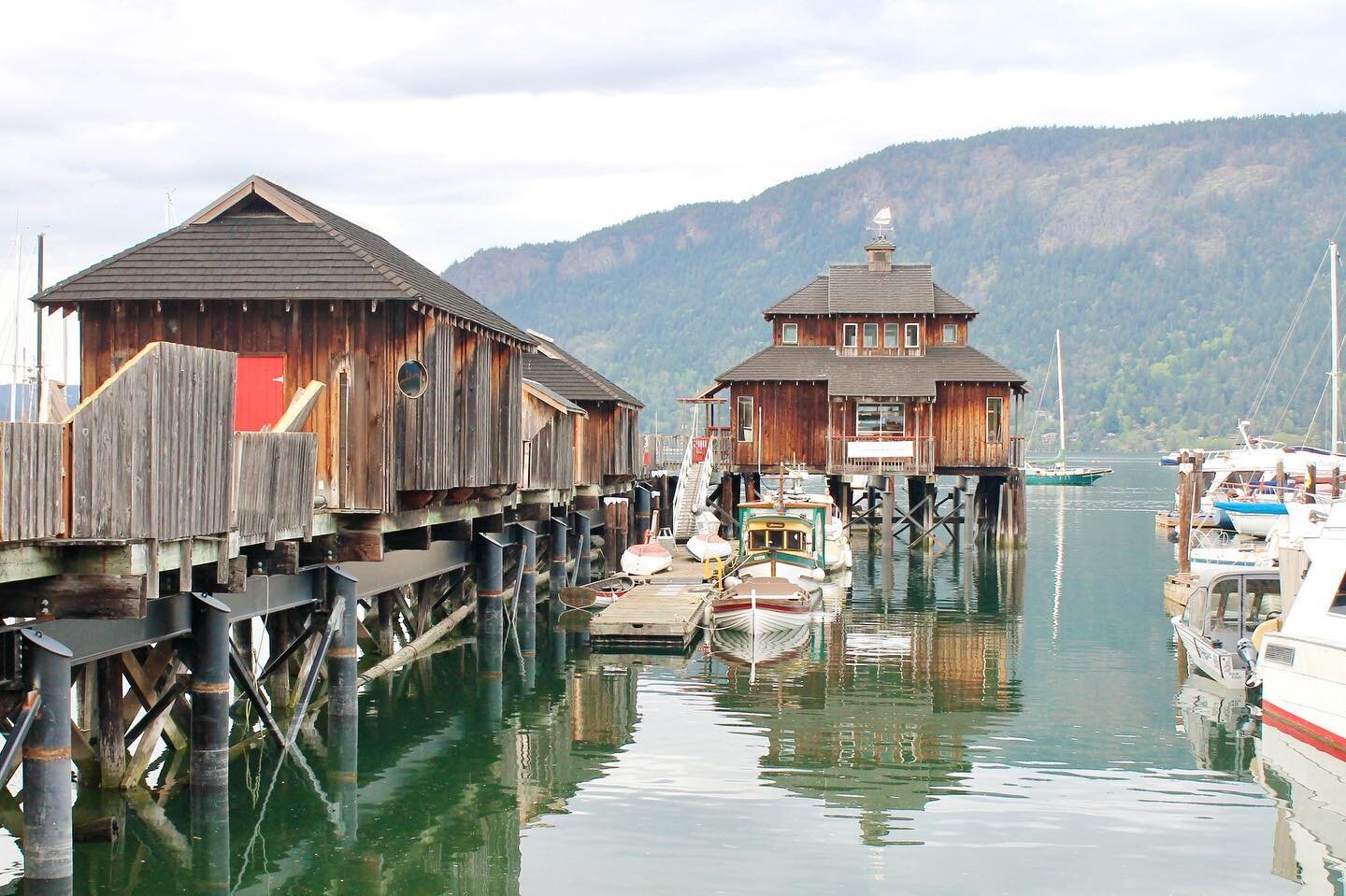 Coastal scenes from Cowichan Bay last week ⚓️

Hope you&rsquo;re having a great weekend! ☀️