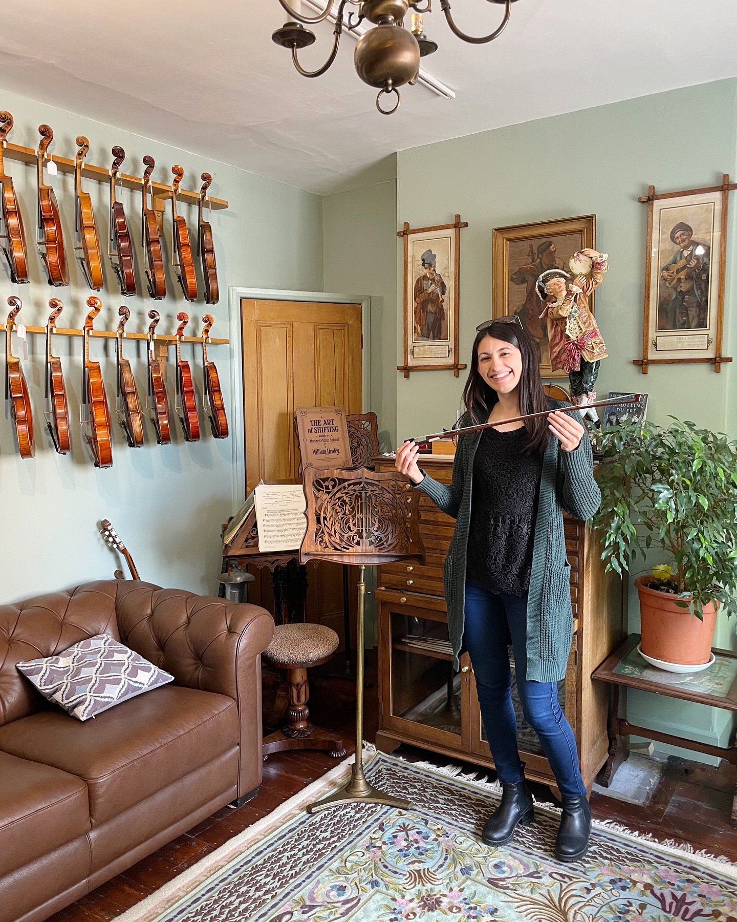 Today was an exciting day!! After a quest for a new bow that began over a decade ago, a stop into @timtoftviolins today led to finding this lovely bow! 🎻🥰 It&rsquo;s smooth, nicely balanced, responsive and well-suited to my fiddle.

Can&rsquo;t wai