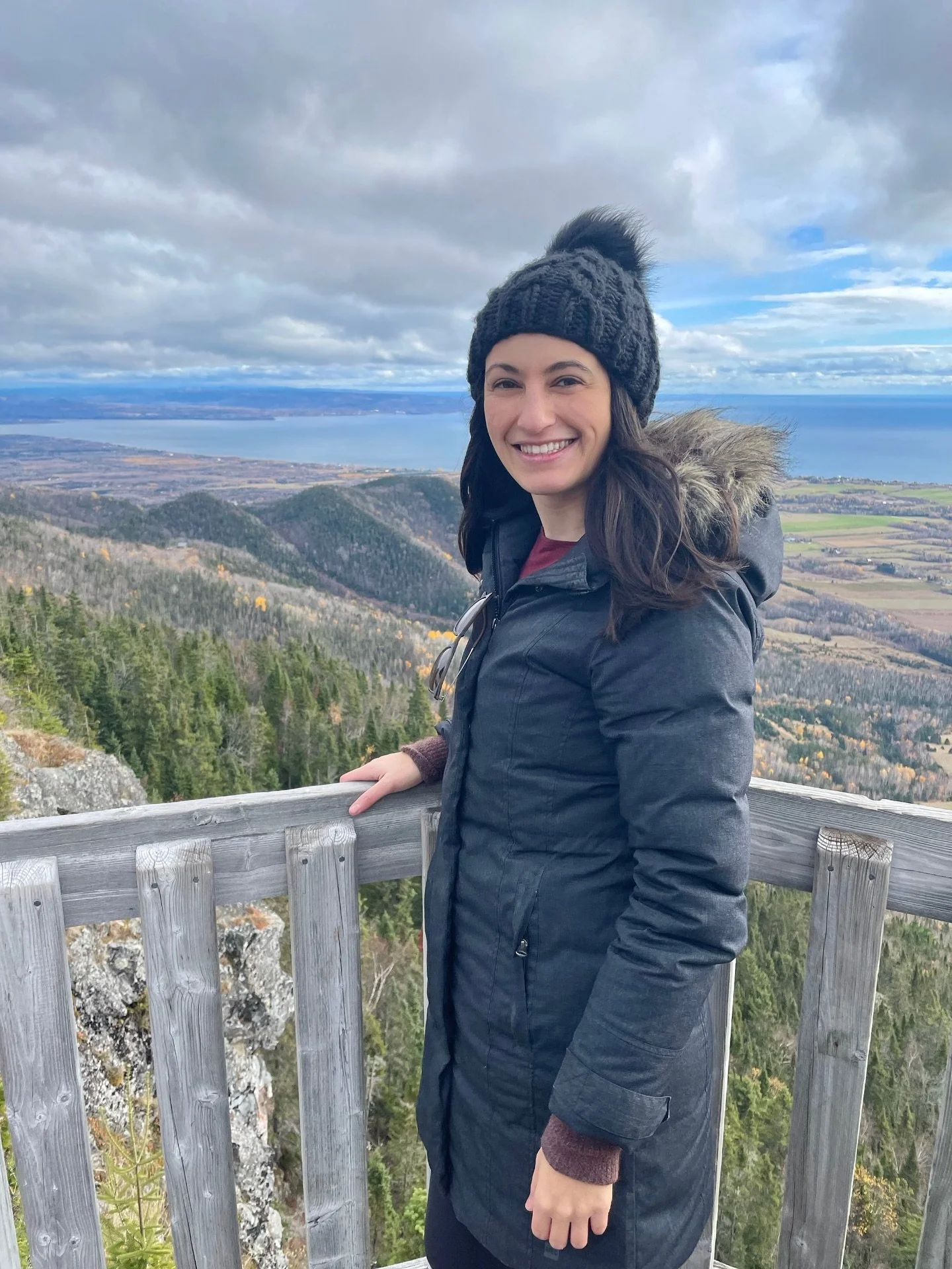 Qu&eacute;bec en automne 🍁 Memories from last month&rsquo;s travels 🍂

1 - Mont-Saint-Joseph (📷: @everestwitman) 
2 - Pointe Bonaventure Lighthouse
3 - Autumn colours in Montr&eacute;al
4 - Morning at the market