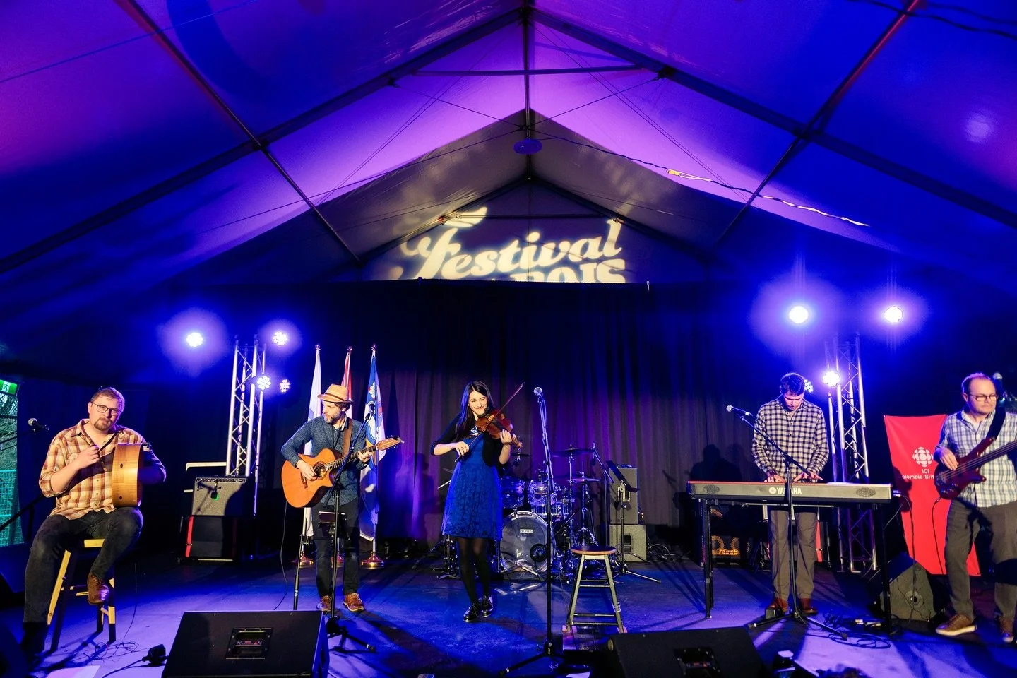 Merci @festivaldubois !! 🍁 What a blast to share our music and be part of this fantastic event! Thanks so much to the festival team 🙌

Quel plaisir de jouer pour vous et de faire partie de ce festival fantastique! Merci &agrave; toute l&rsquo;&eacu