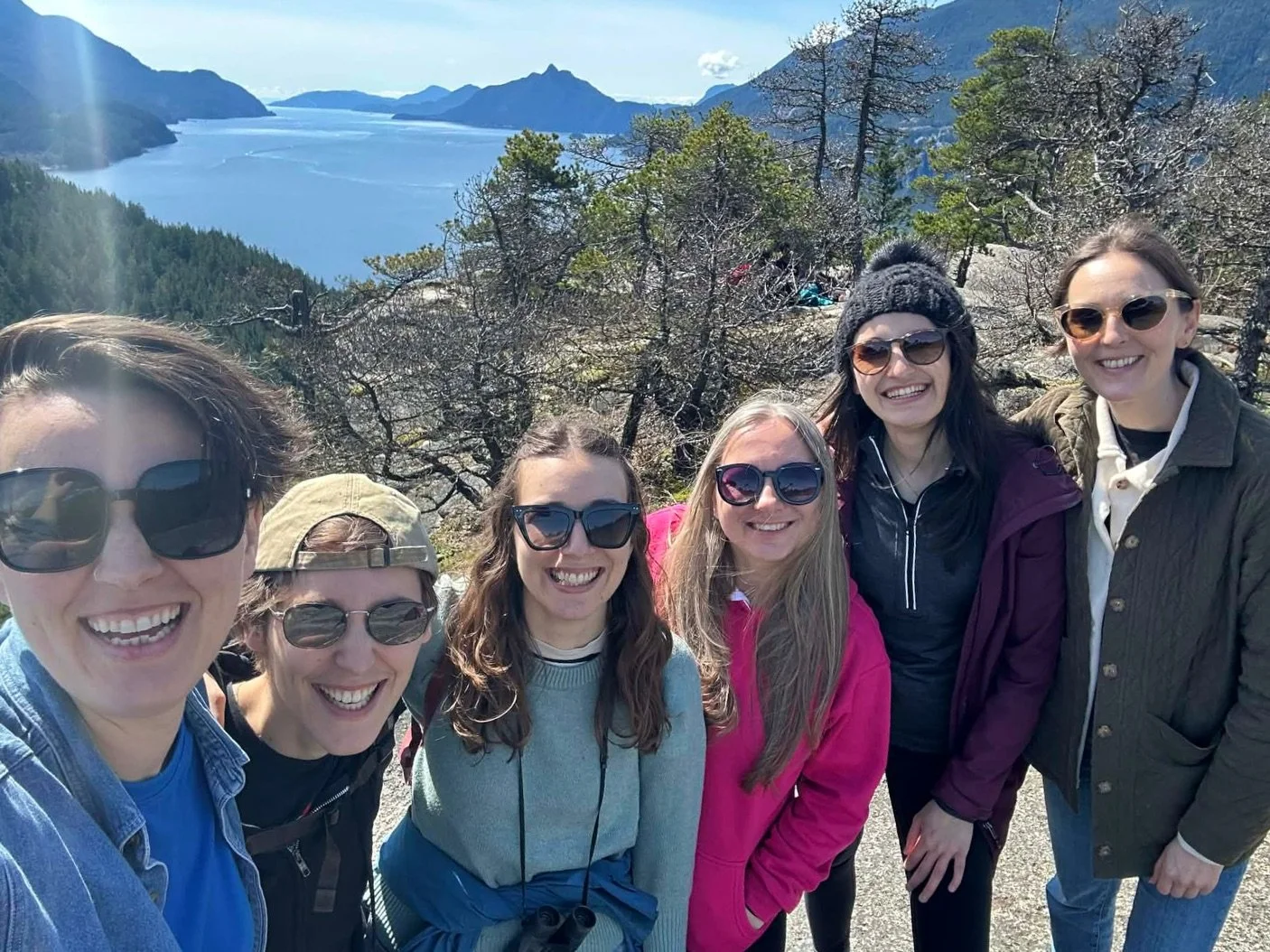 Happy Easter weekend! Spring is in the air and it was lovely to see @medusaquartet and @paigegoody who came to visit 🌸☀️