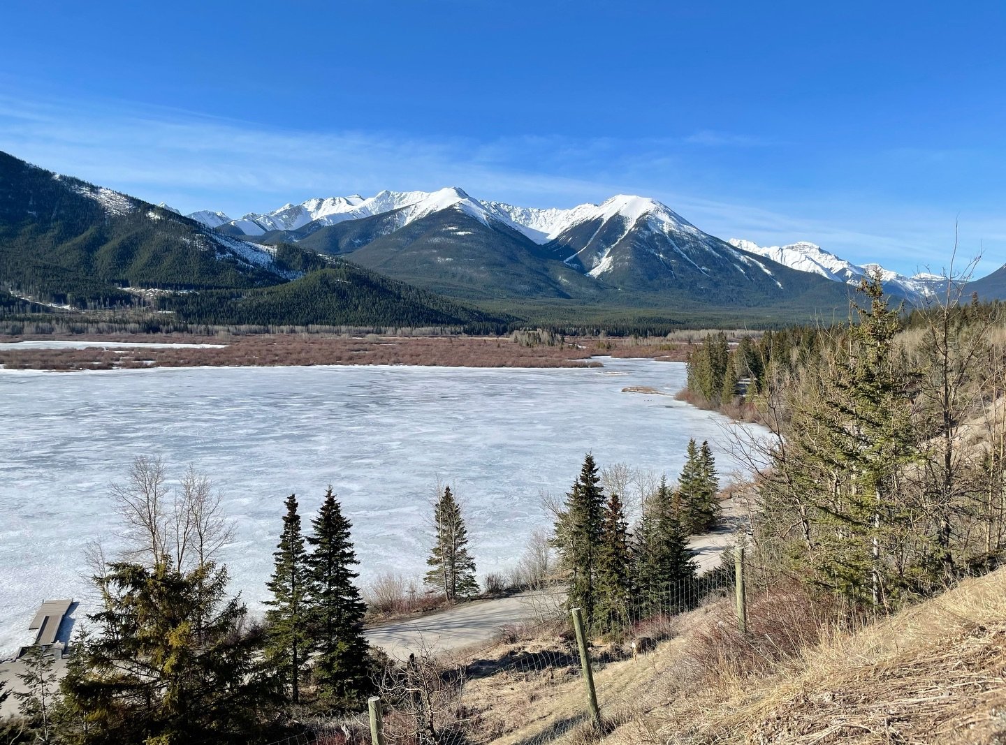 The road to the @canadianfolkmusicawards! What a beautiful drive through the Rockies en route to Calgary 🏔️

La route vers les @canadianfolkmusicawards! Quelle magnifique travers&eacute;e des Rocheuses en direction de Calgary!!

Thank you @lorandpho