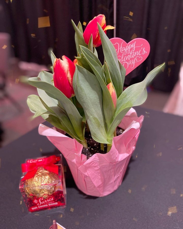 One of our Mint Valentines giveaways featured at the Pittsburgh Wine, Whiskey, and Chocolate Festival 2022! 🍷🥃🍫@riverscasinopgh 

Congratulations to this winning couple! Hope you enjoy your lovely tulips and epic hot chocolate bomb! Another winner