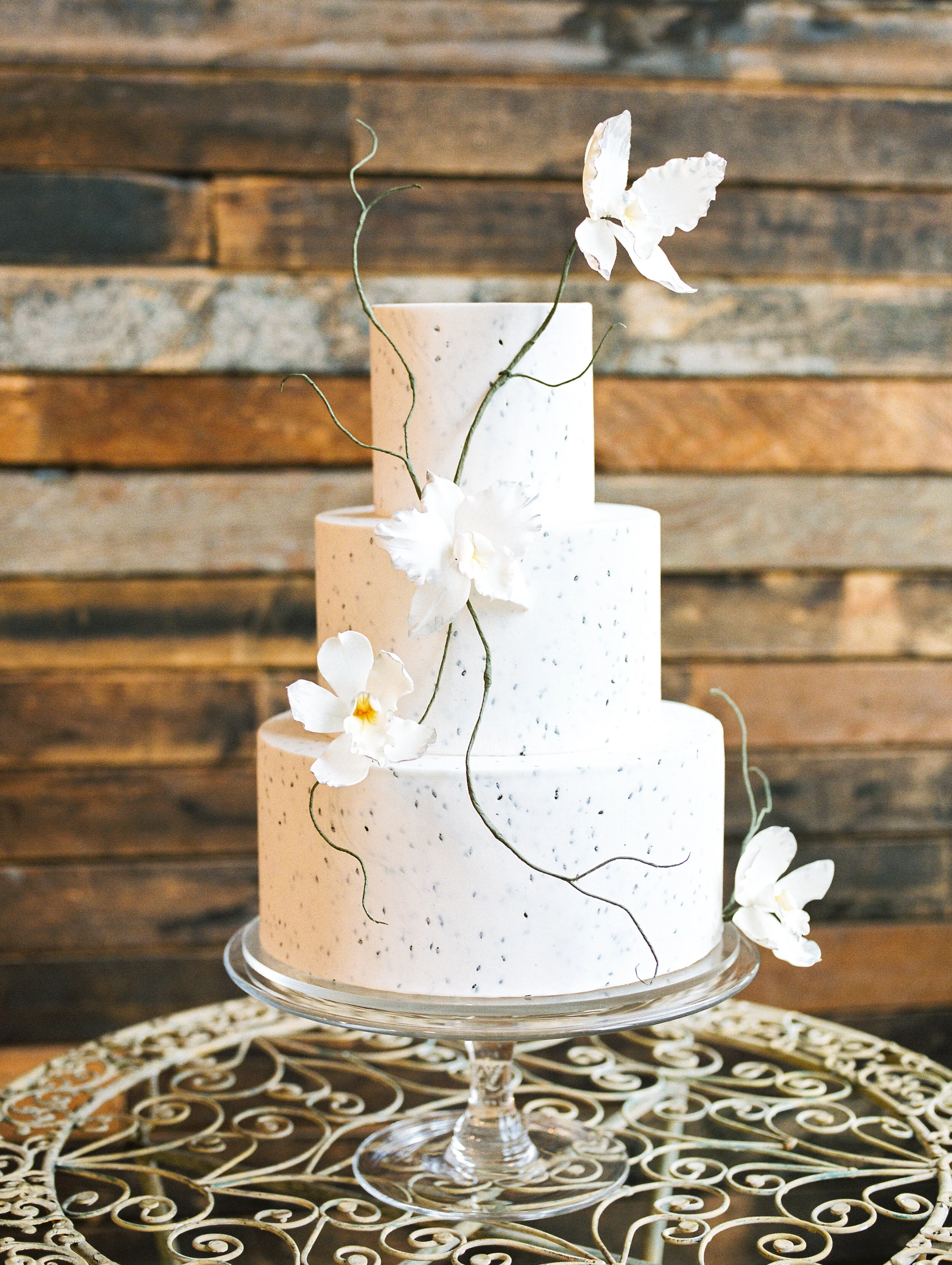 Wedding cake vines | Beachweddingtips.com