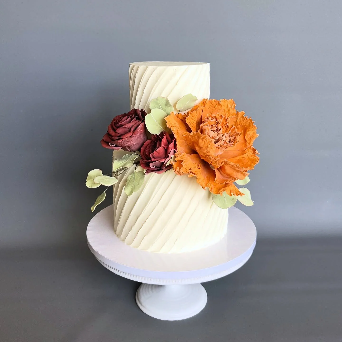 I&rsquo;m currently in the thick of teaching one of my favorite sugar flower workshops (&ldquo;Wedding Blooms&rdquo;) so I&rsquo;ll be sure to share some BTS in Stories today. Meanwhile, here are just a few of the cakes that left our studio last week