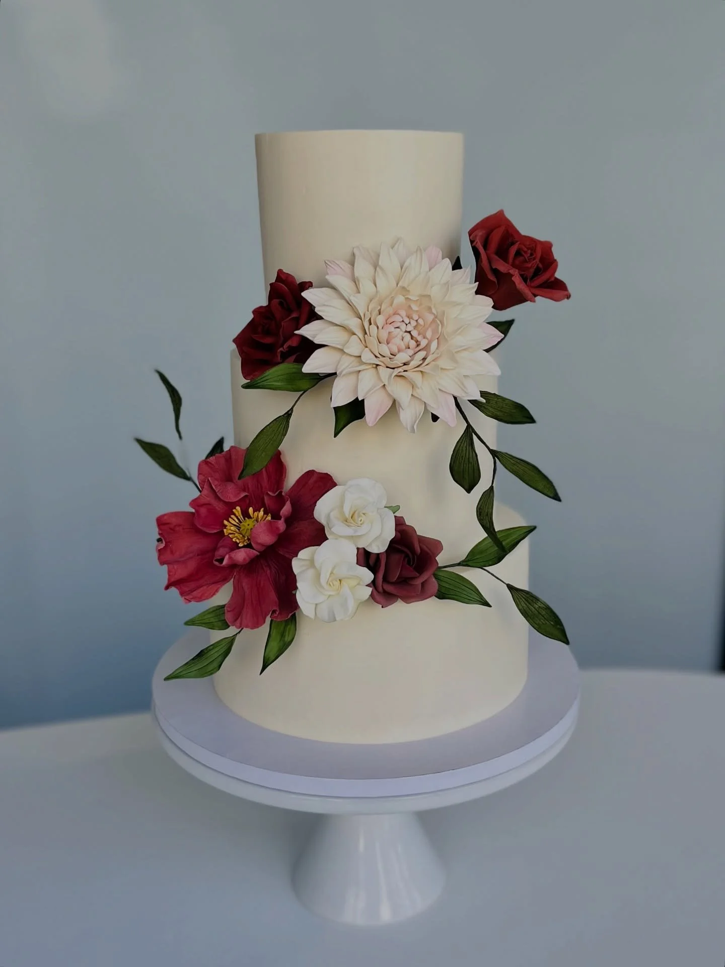 For Olivia and Sergey&rsquo;s wedding at the @woodmarkhotel last weekend: three tiers of gluten-free vanilla cake with French custard buttercream and raspberry compote, finished with a pristine coat of Swiss meringue buttercream and a flourish of sug
