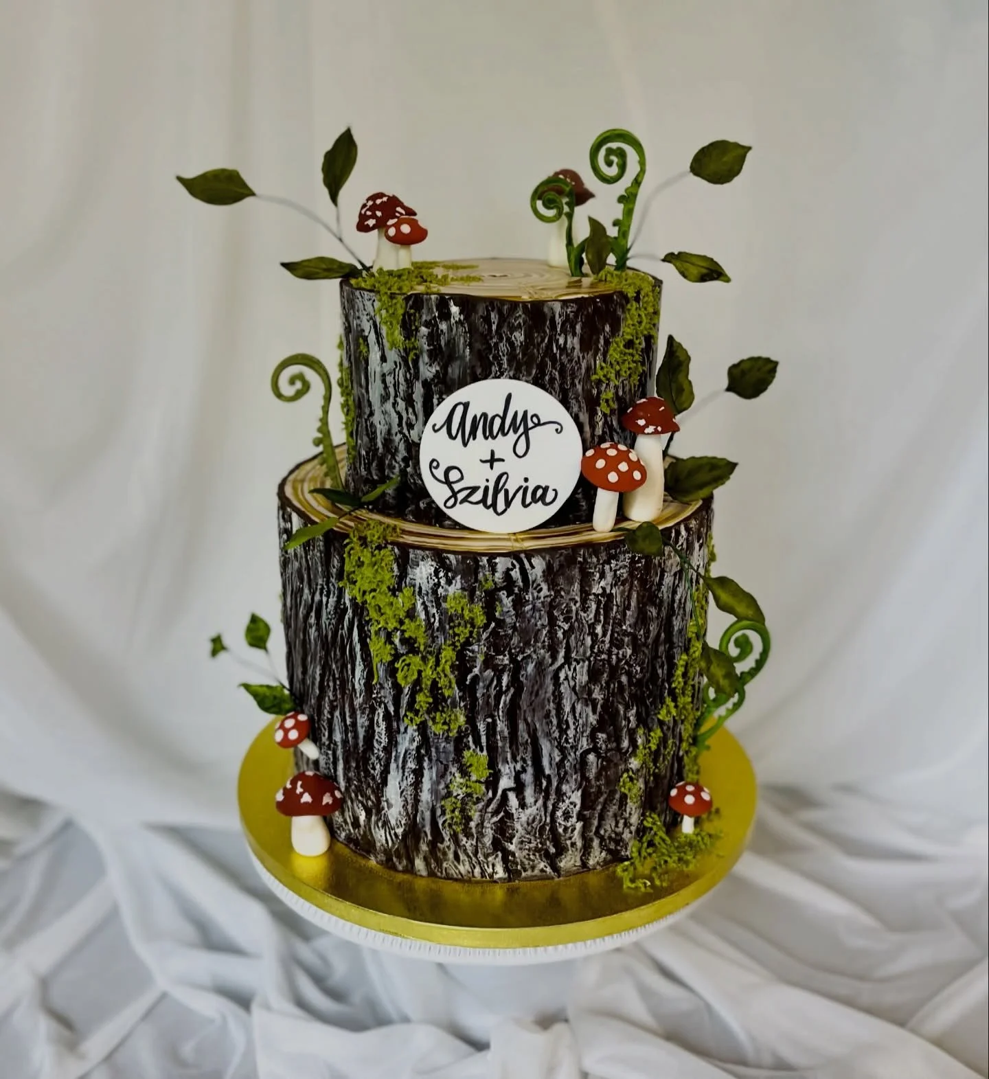 My &ldquo;Woodland Tree Stump&rdquo; design from the online store, as a two-tiered version with handmade fly agaric mushrooms 🍄, fiddlehead ferns, and trailing foliage for Andrew &amp; Szilvia&rsquo;s wedding at the beautiful @olympicrooftoppavilion