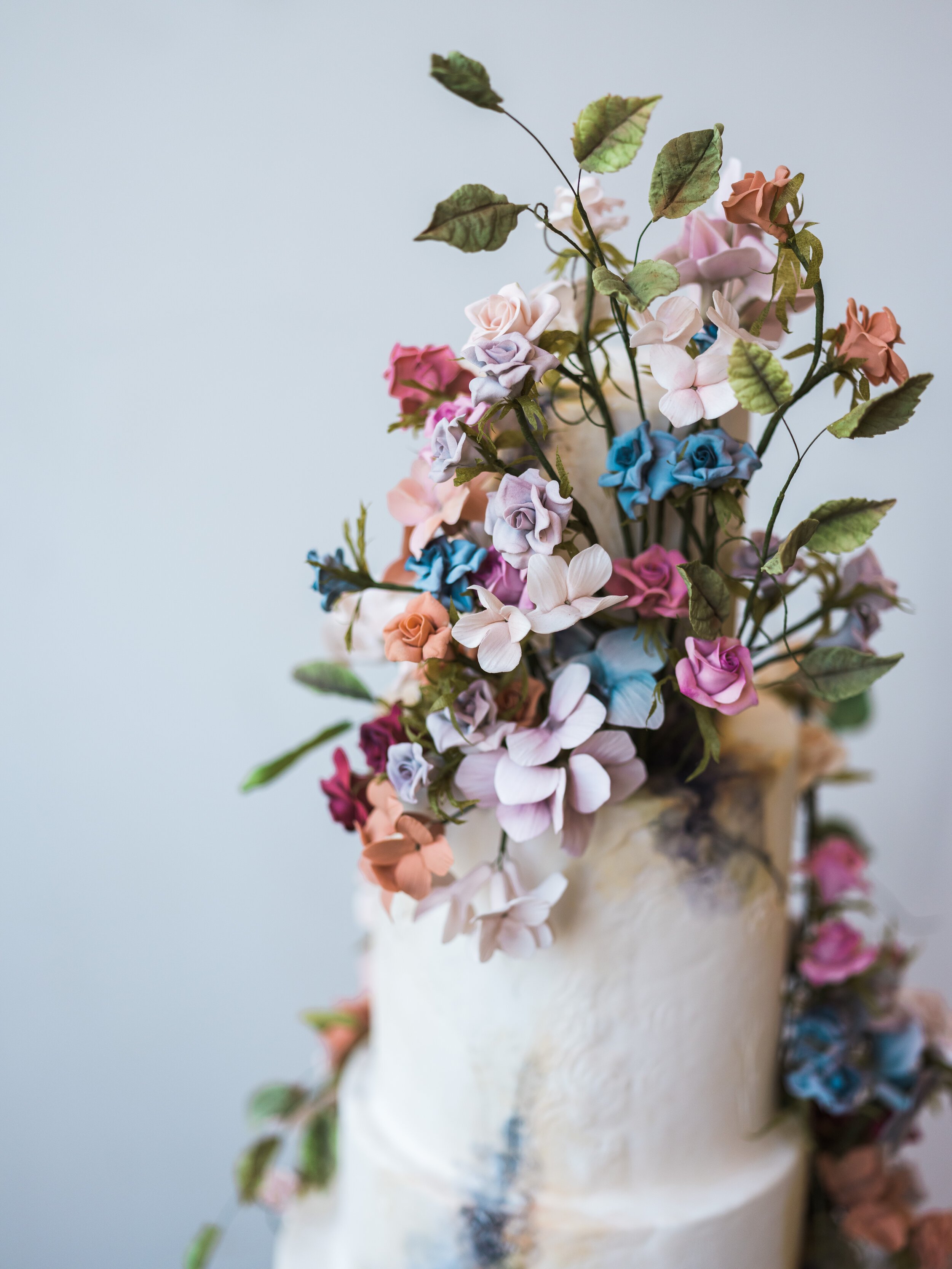 7 Safety Tips for Decorating Cakes With Flowers