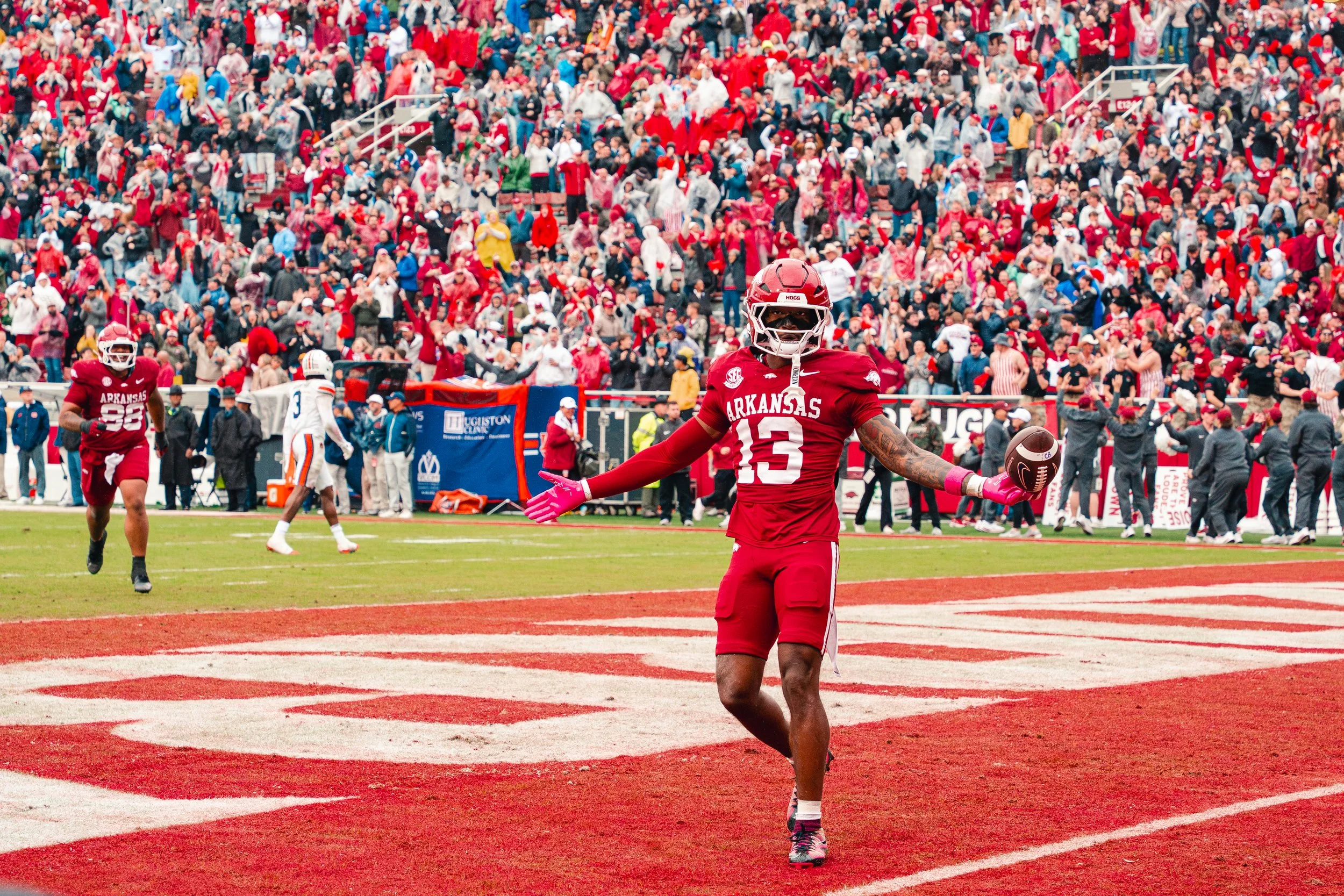 Kani Walker 25FB vs Auburn MF-044.jpg