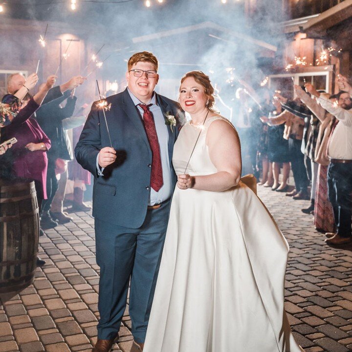 Y'all, get yourselves a guest list like Hannah and Harrison's! Their people were so into the ceremony and it was so fun-- clapping, cheering, hollering (and did I mention they laughed at my jokes?) throughout. I think my favorite moment was the enthu