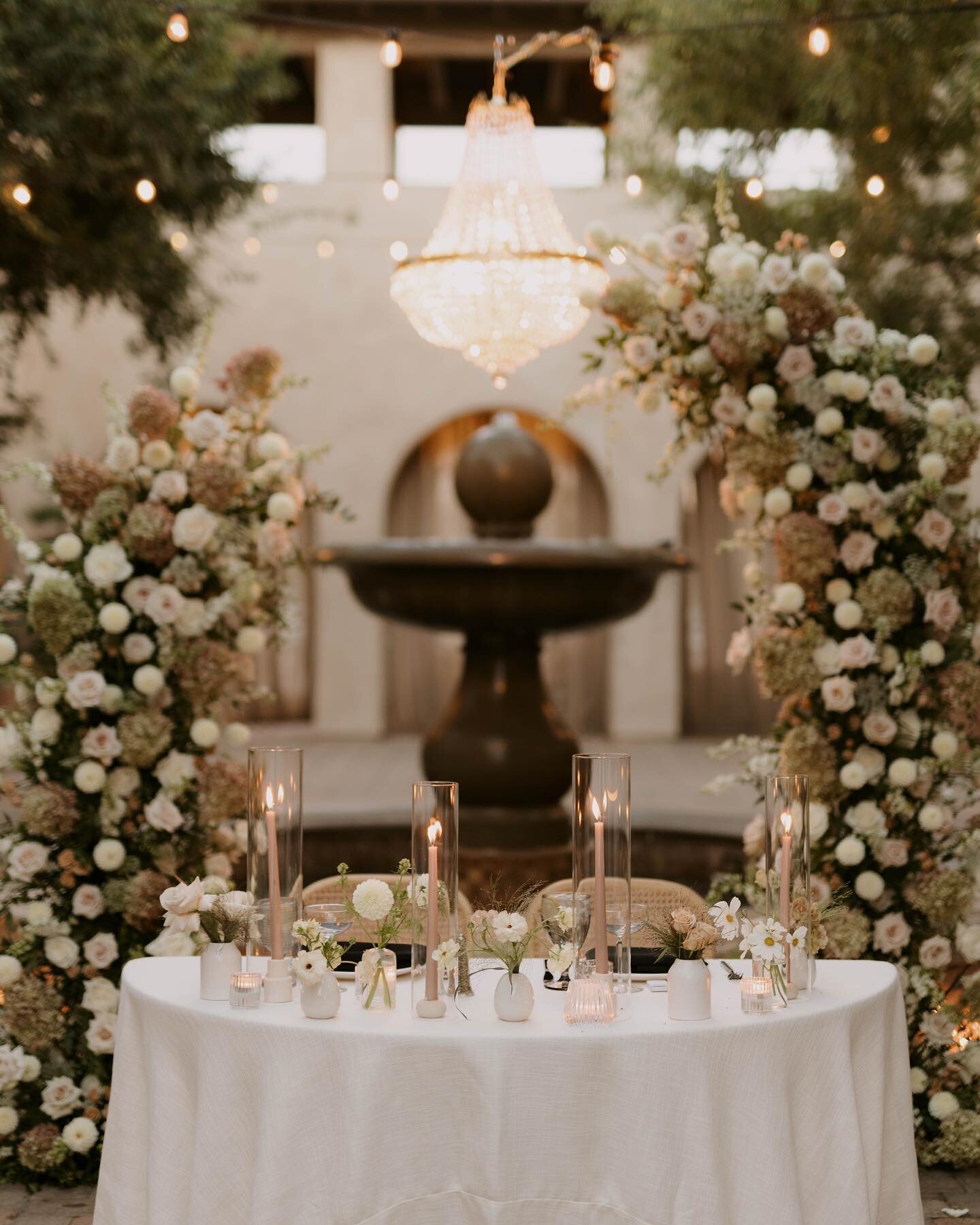 The wedding reception of your dreams 🥂

Venue:&nbsp;@serraplaza
Catering, Bar, Rentals + Linens:&nbsp;@jayscatering 
Planning + Design:&nbsp;@fetelledesigns 
Photography + Videography:&nbsp;@titusandjo 
Content Creator:&nbsp;@cupidcontentco 
Florals