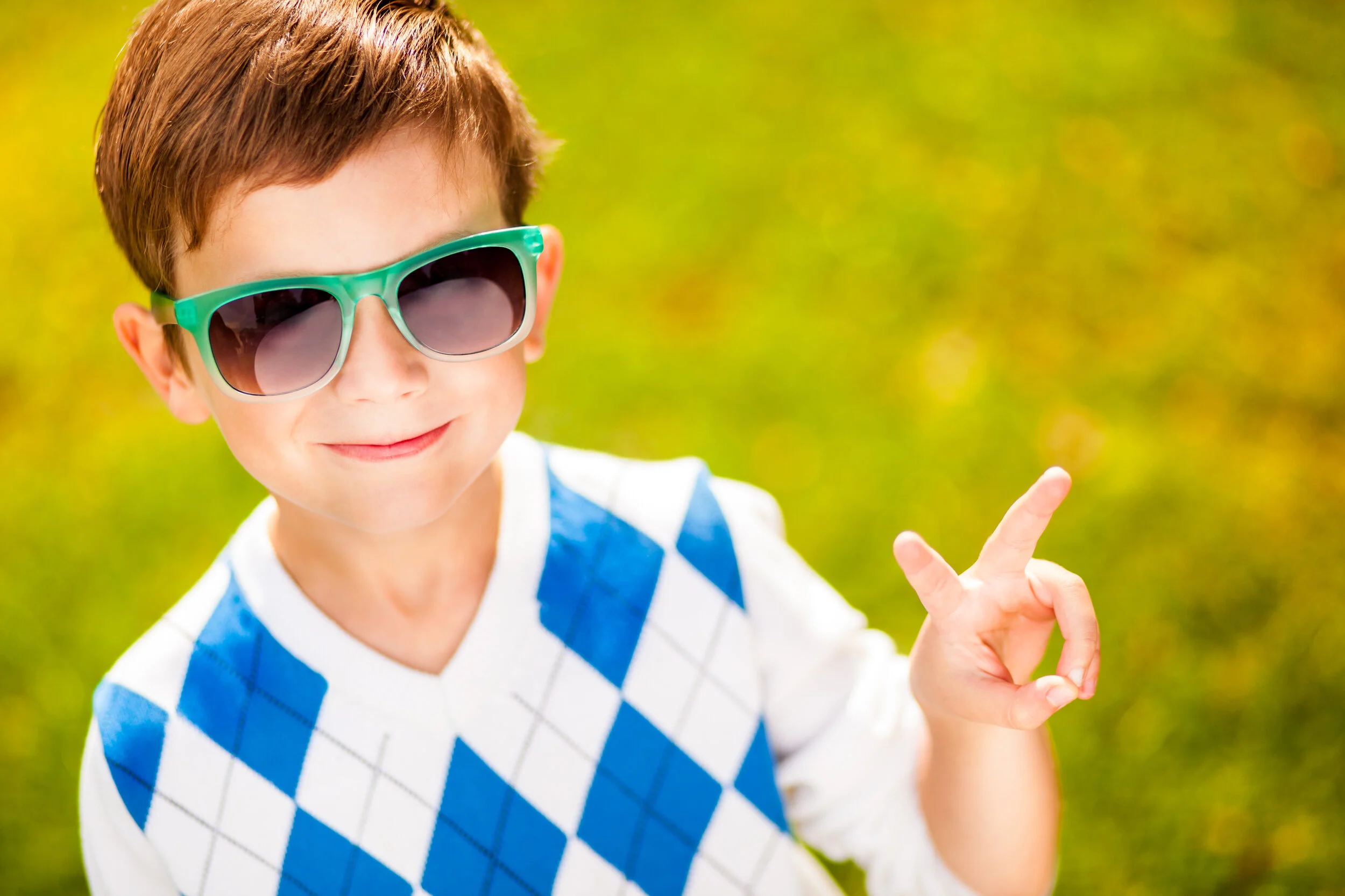 Little-Boy-Showing-Peace-Sign-187184227_5616x3744.jpeg