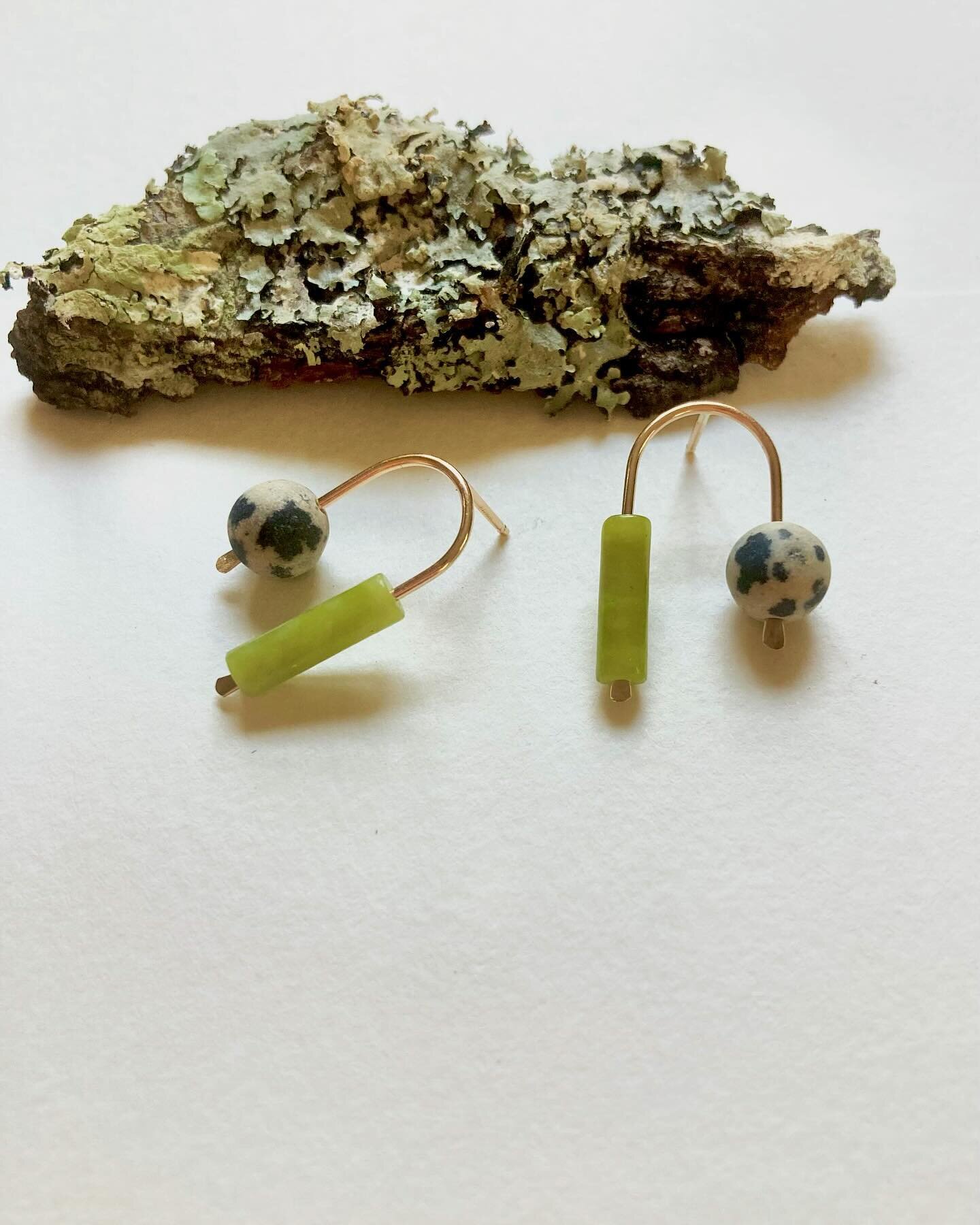The muse and the art. I found this lichen-covered bark on a recent hike, a beautiful specimen lying in the path. It inspired this new palette of Olive Jade and Dalmatian Jasper. Available online now!

#jewelry #handmade #828isgreat #nature #abstracta
