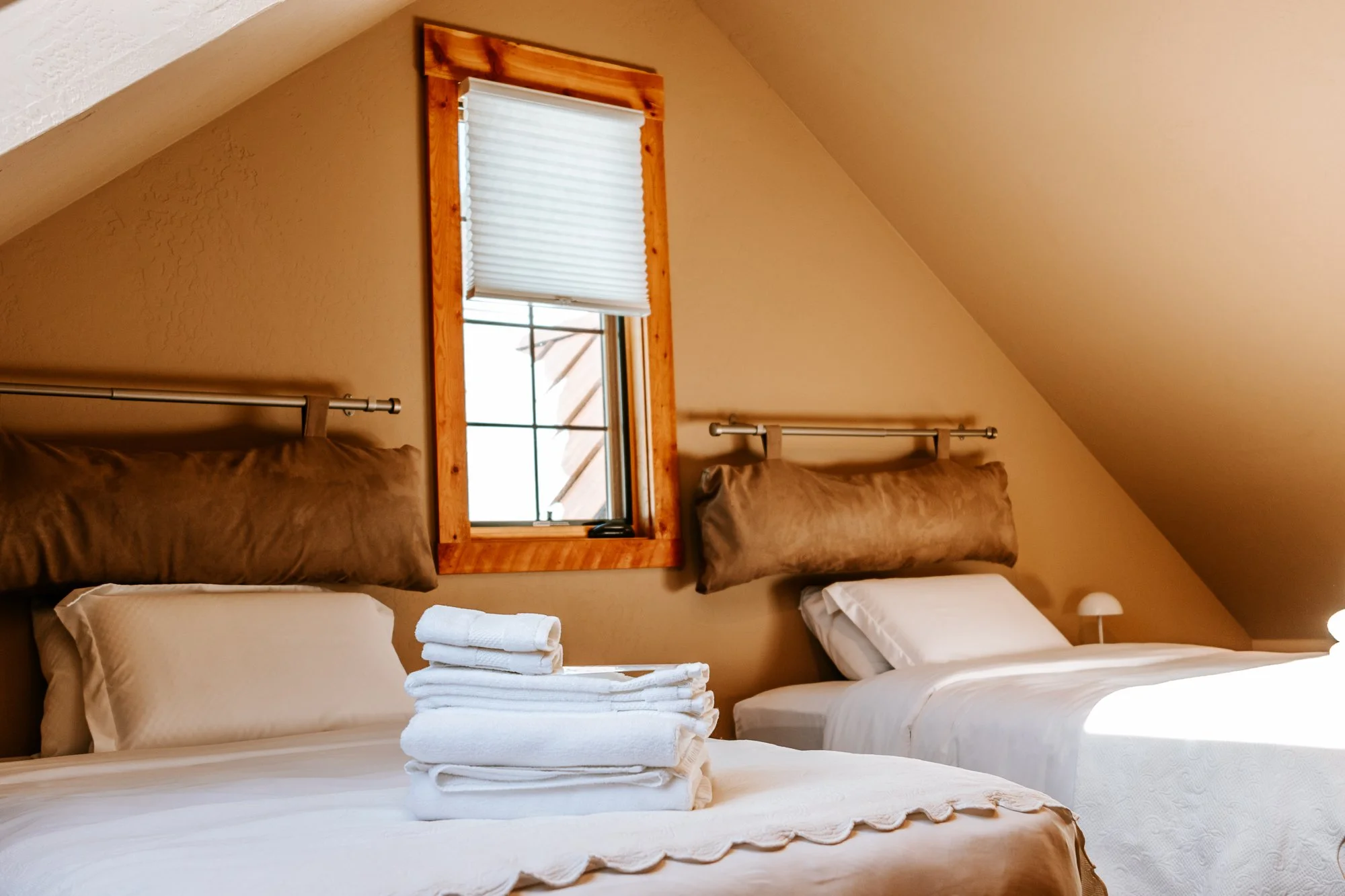 New Year's 2024 - Loft Full Beds (Shared bathroom)