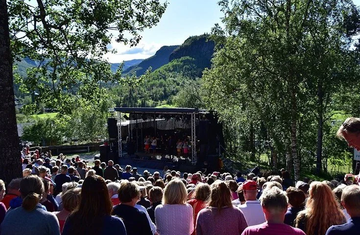 Harahorn og Tamt &amp; Vilt stiller med lokalmatgate under &aring;rets Fauskival. V&aring;re kokker forbereder spennende lokalmat. Kom og opplev live musikk og fantastisk mat 😃
12-14 august 
Book n&aring; 
Hallingbillett.no 

#hemsedal #gr&oslash;nd