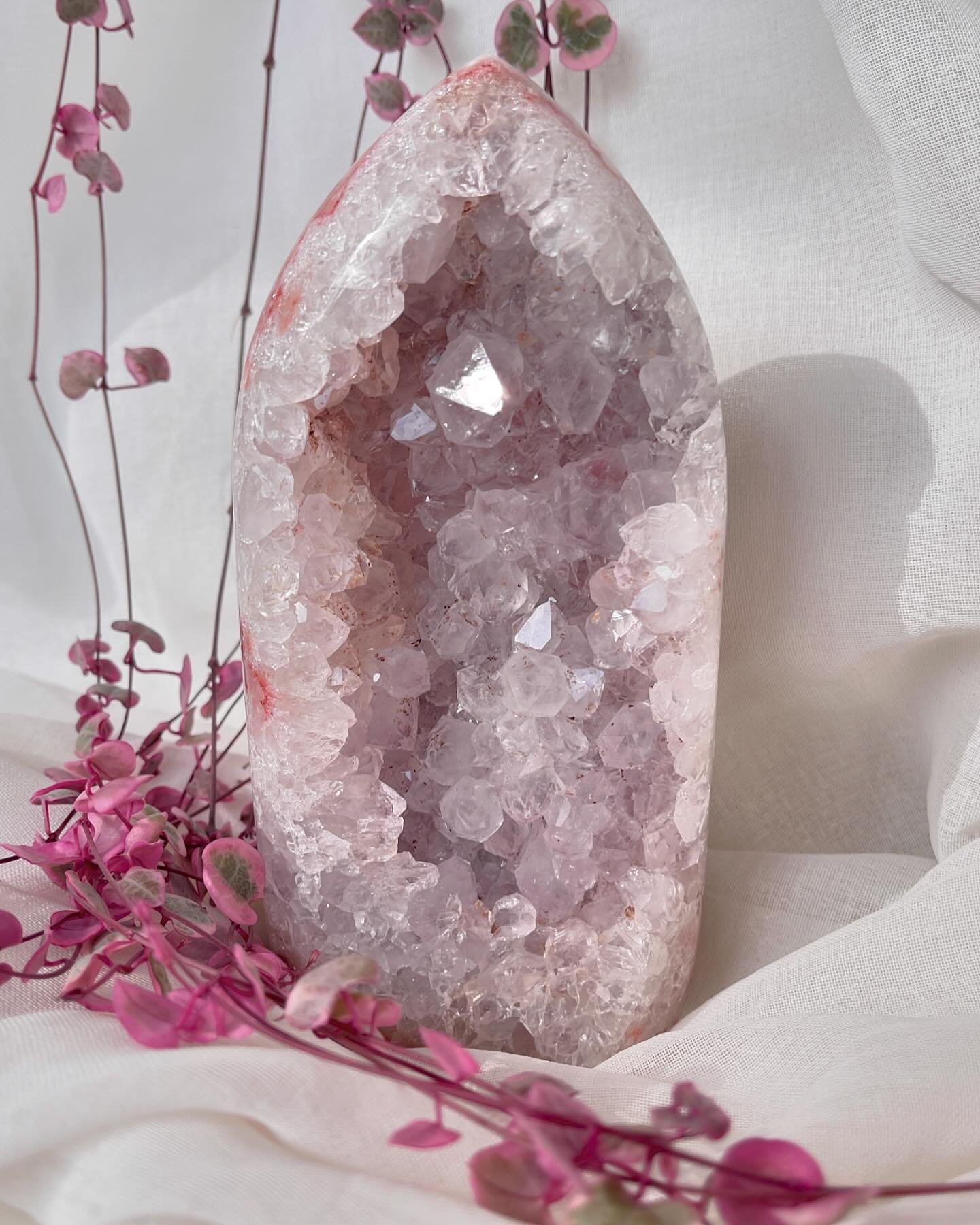 Flame of unconditional Love 🌸

Feel the love and harmony from this Pink Amethyst flame 🔥 

✨ Available

.

.

.

#botryoidal #pinkamethyst #pinkamethystheart #VisionBoard #DreamBoard #Goals #visualization #Manifestation #DreamBig #GoalSetting #lawo