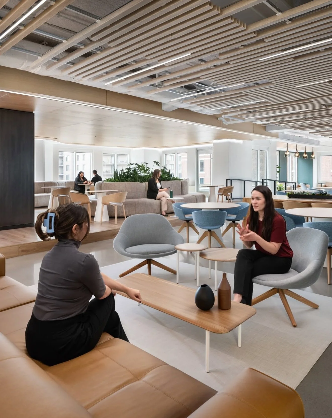 Creating beautiful spaces that sound great can be a challenge, but with Arbor, you can craft an airy ceiling scape that not only absorbs sound but also lets you control the visual effect ☁️

#turfdesign #ametro #acousticdesign #interiordesign #commer