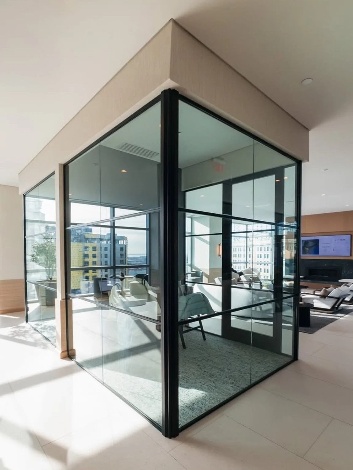 CARVART = Elevated Interiors with Tailored Precision 👌🏼

This space displays a cohesive environment defined by transparency, acoustic clarity, and a unified architectural language &mdash; all signature aspects of CARVART glass designs.

#carvart #n