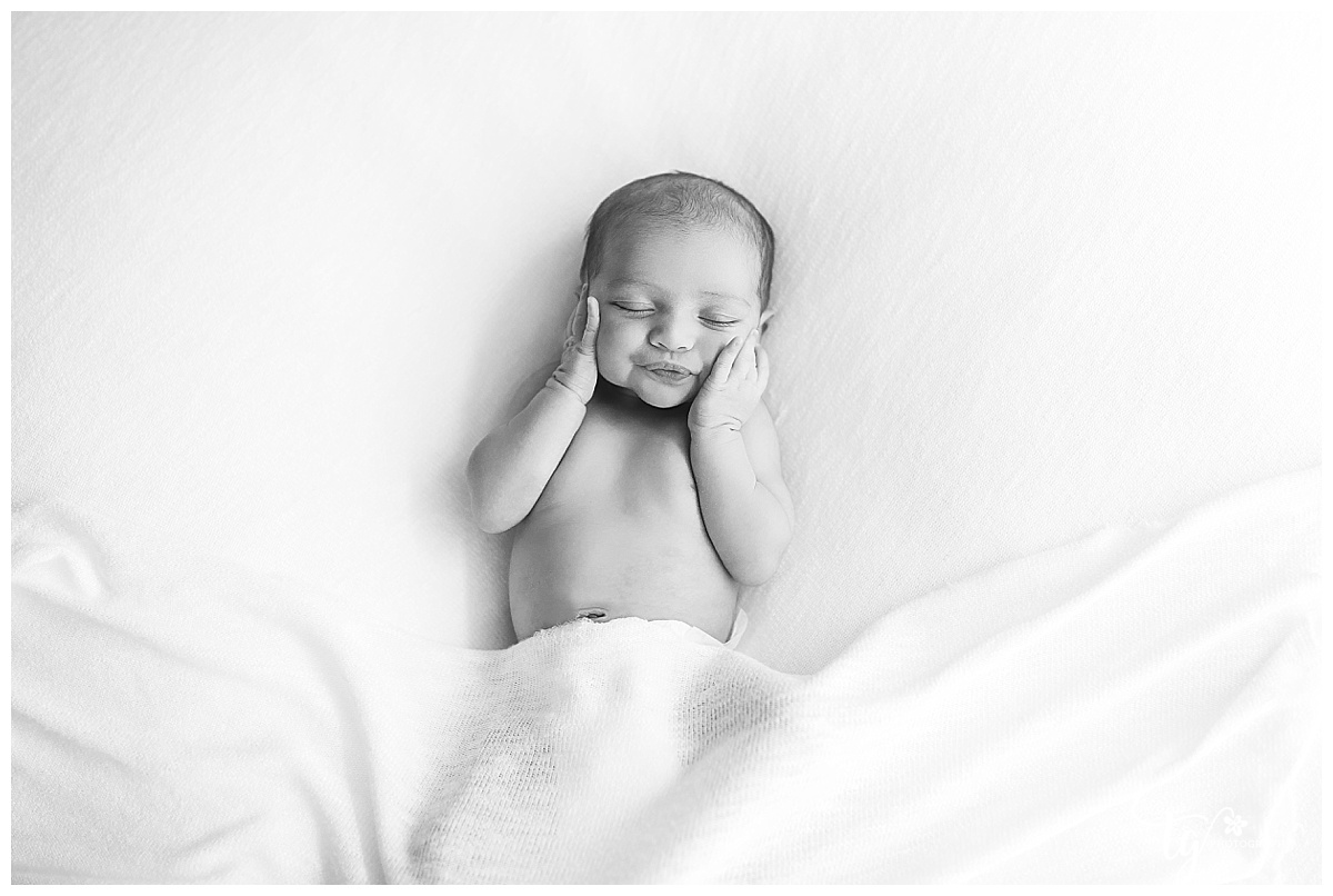 Simple Studio Newborn Sessions for the Busy Mom