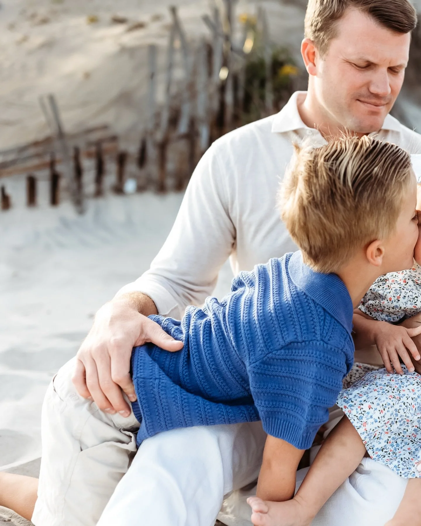 I know how it feels to worry that your toddler won&rsquo;t sit still or that a photo session will be too chaotic.
The truth is, every session has a little bit of chaos and that&rsquo;s exactly where the magic happens.
Your child running toward the wa