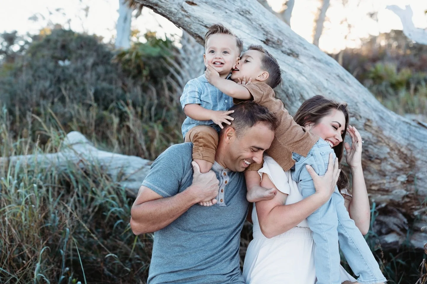 A family session on the beaches in Jacksonville, Florida is not about stiff posing or perfect behavior.
It&rsquo;s about letting your children explore, letting the wind move through the evening, and letting real moments guide the experience.
The fami