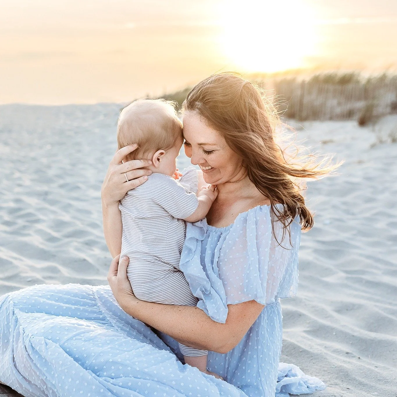 Most of the families I photograph don&rsquo;t have a special occasion.
No big milestone.
No announcement.
No perfectly timed life moment.
They just know this season matters.
The way their kids laugh right now.
The way they reach for their hands.
The 