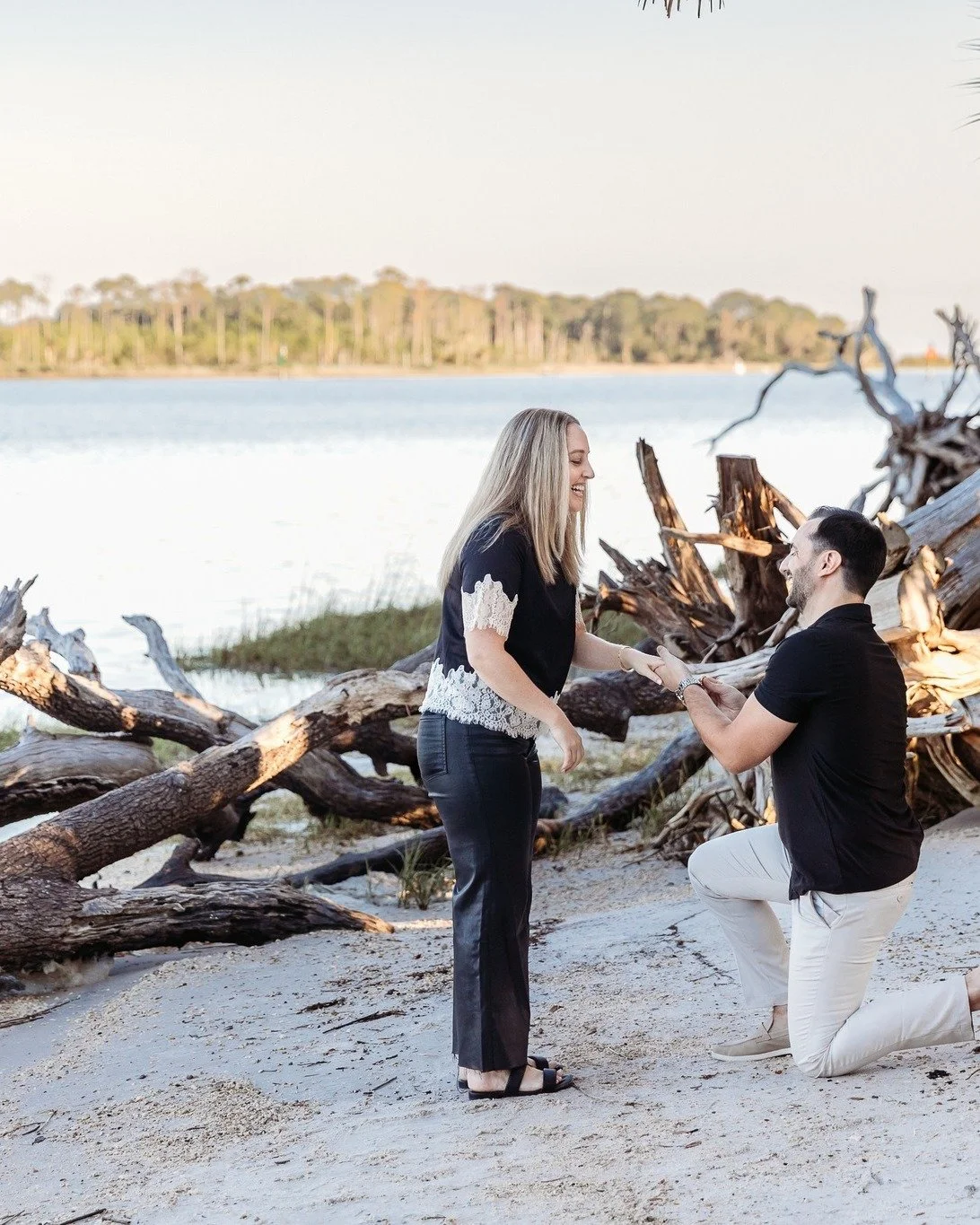 Planning a proposal can feel like a lot.
Most people come in knowing how they want it to feel, but not how to actually make that happen.
Where do you stand?
What time works best?
How do you keep it a surprise without it feeling overthought?
That&rsqu