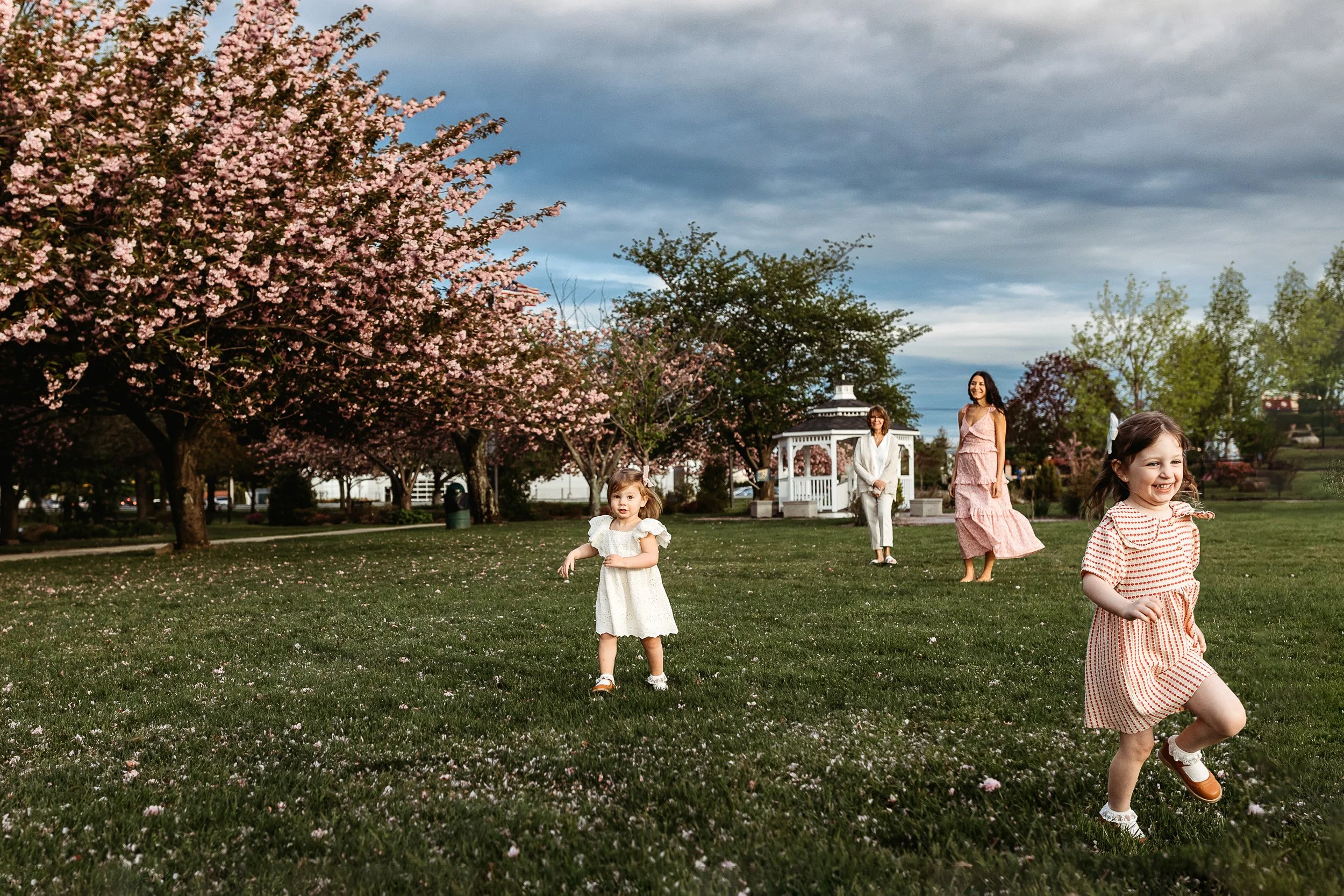 Children laughing during a spring family session in Jacksonville Florida