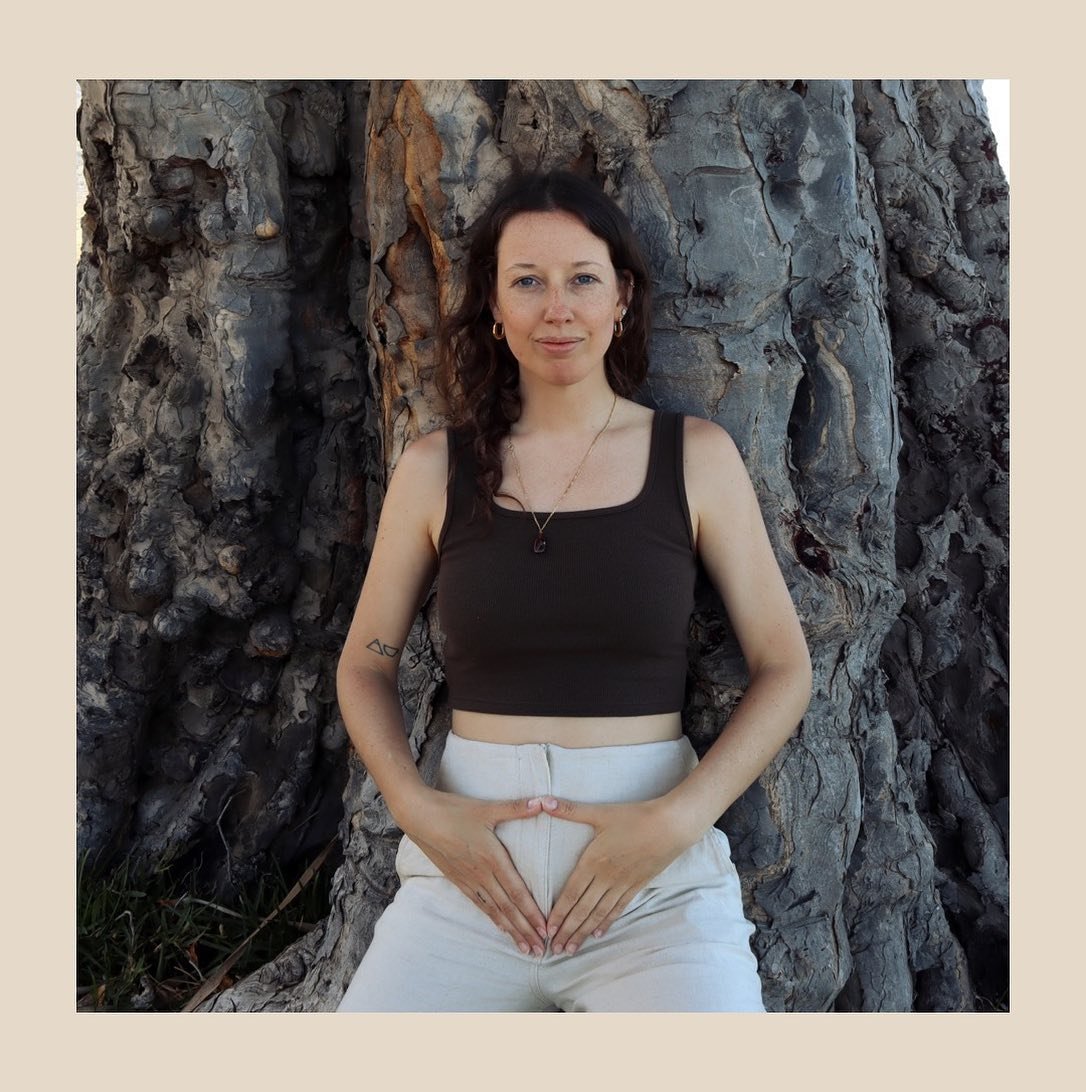 Womb Healing 🤍

Do you ever feel a disconnection from your own body and struggle with grounding yourself on Earth? As women, our life force resides in the root and sacral chakras, where the womb is located. It&rsquo;s common to store difficult emoti