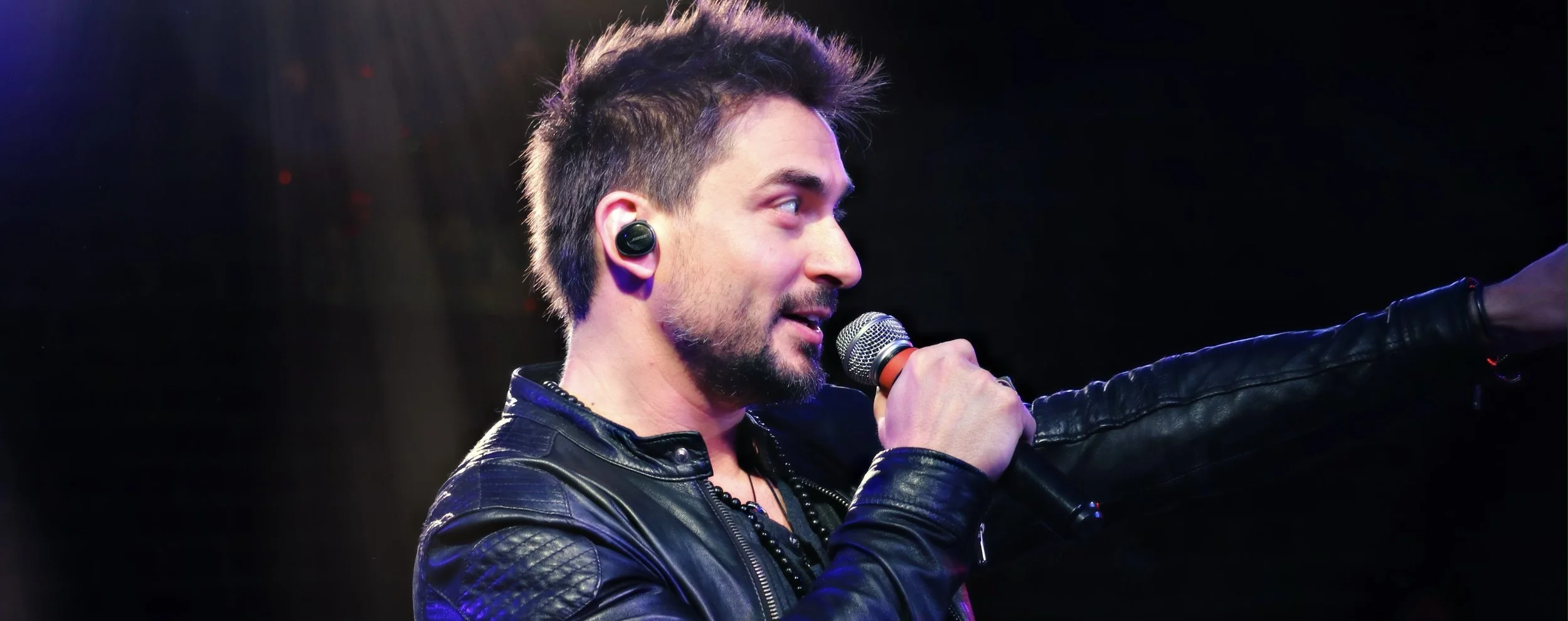 Riccardo Berdini performing as a keynote mentalist speaker at a corporate event in Las Vegas