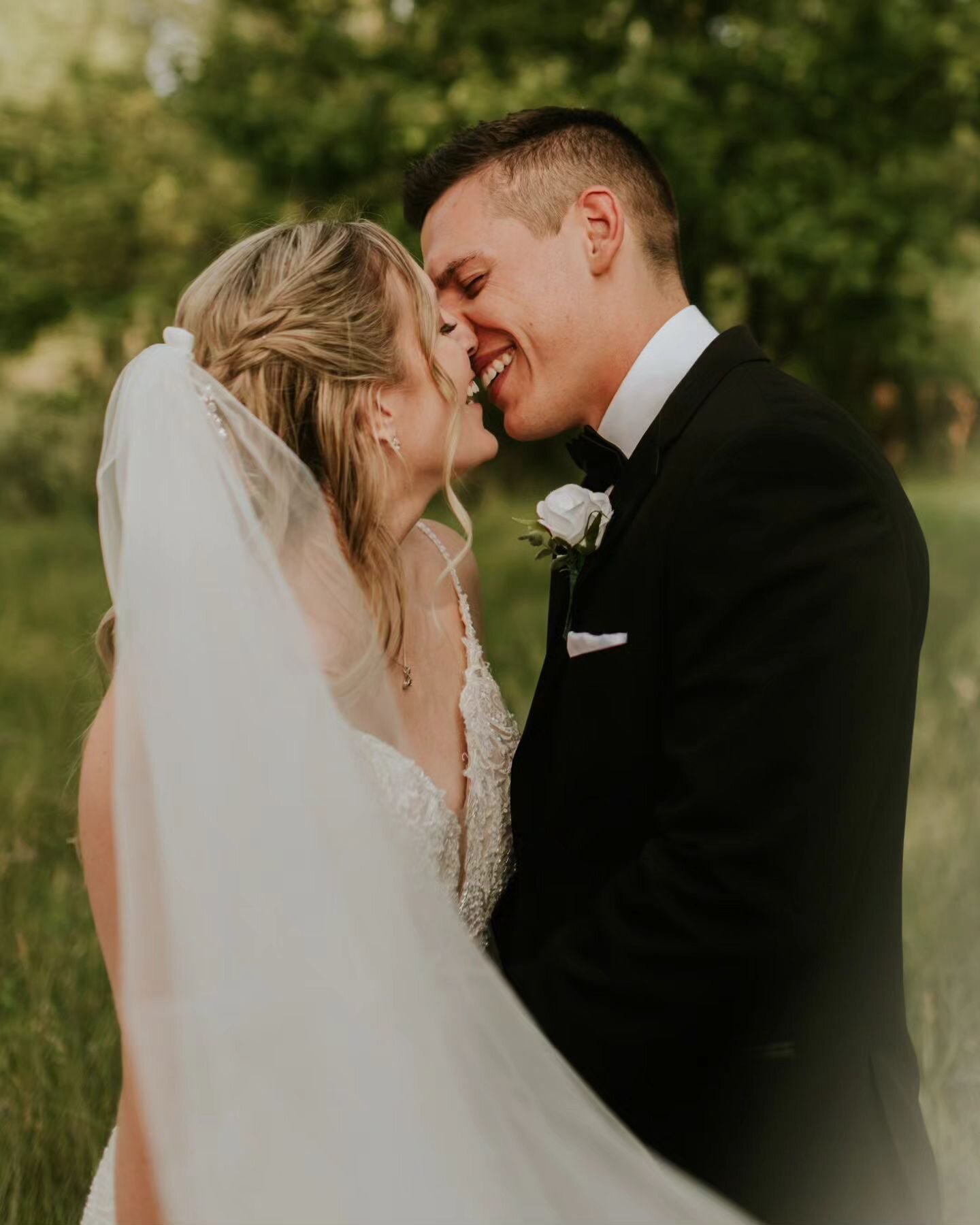 Mr. &amp; Mrs. Schultz 🎉🥂 I love this couple so much! From their engagement photos last summer &amp; now their wedding almost a year later, it's been so amazing working with these beautiful, kind, and loving people! Congrats, you two!!

#michiganwe