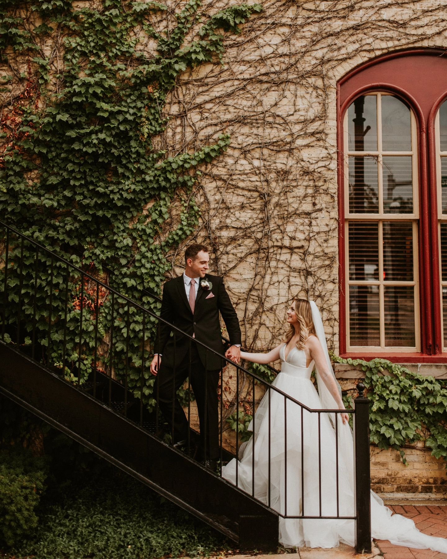 The Kassner's ✨️ just delivered this gallery and I'm obsessed with how they turned out!! Congrats Kylie and Garth!

#michiganweddingphotographer #lansingweddingphotographer #chicagoweddingphotographer #grandrapidsweddingphotographer #detroitweddingph