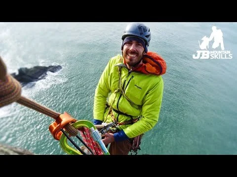 How to set up a retrievable abseil / rappel and some pro abseiling / rappelling tips! (Copy)