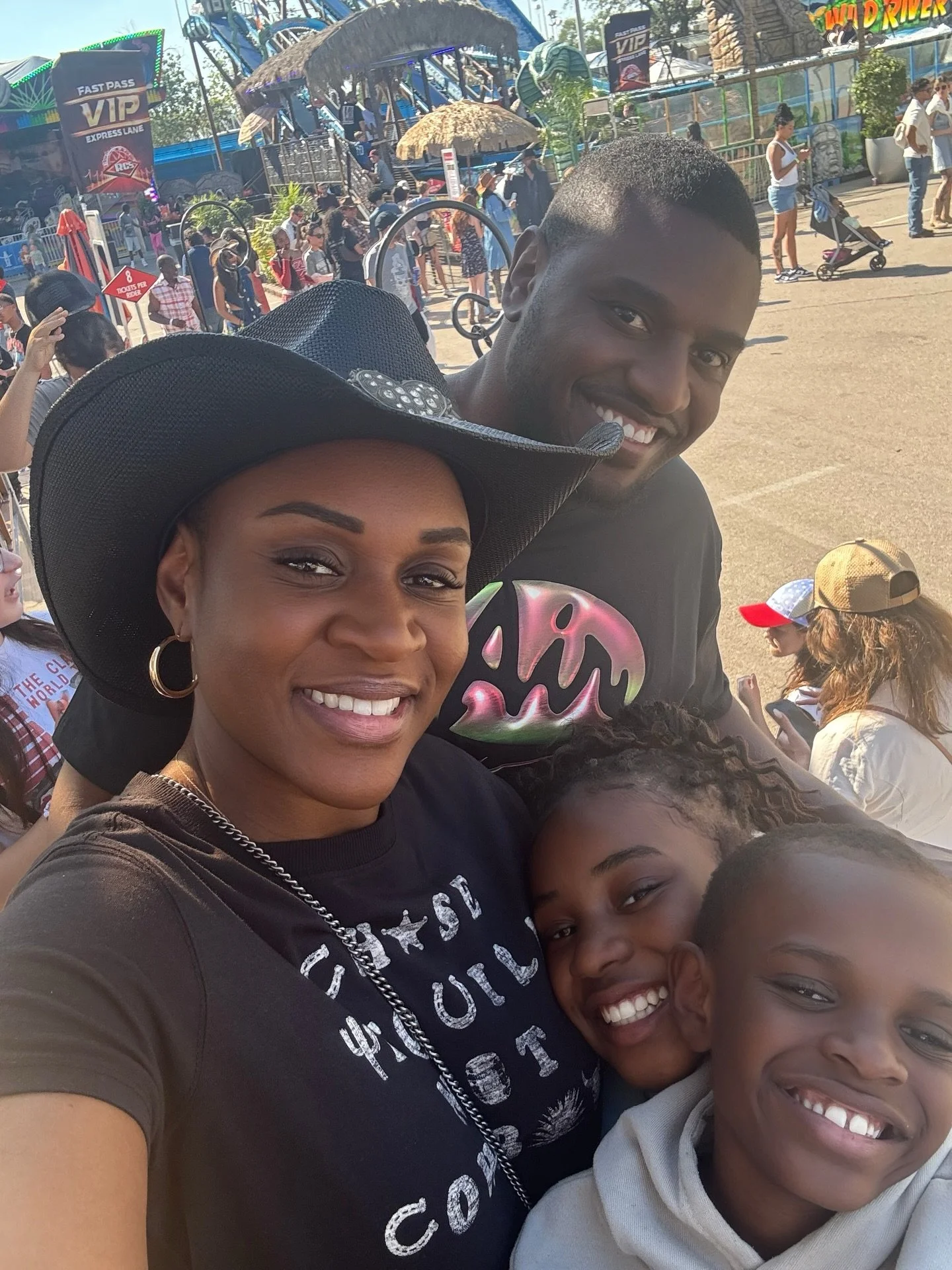 I love this kind of time with my family 🩷🩷🩷

We had so much fun at the Houston Rodeo, the carnival, the rides, the animals, the farm&hellip; all of it.

And yes, funnel cakes &amp; churros were definitely involved ☺️