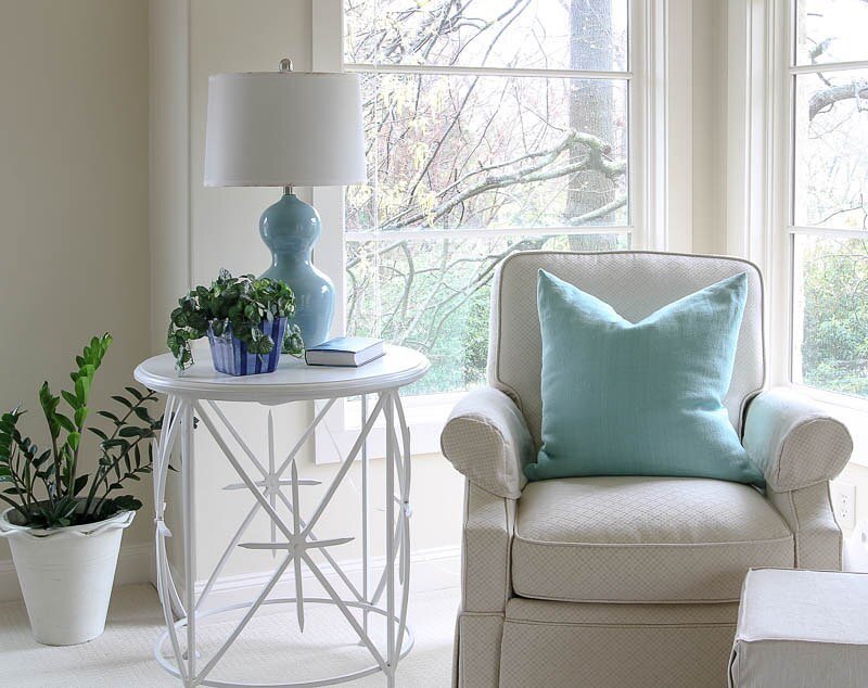 Bringing the outdoors inside and taking in the scenery from this cozy little nook🌿
&hellip;
Second floor views of a beautiful wooded backyard create a treehouse effect in this serene home office✨
.
.
.
#interiordesign #ineriordesigner #interior #int