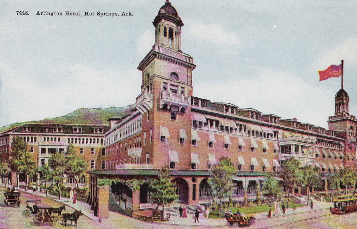 Photo of 1922 postcard of the Arlington Hotel, published under Public Domain