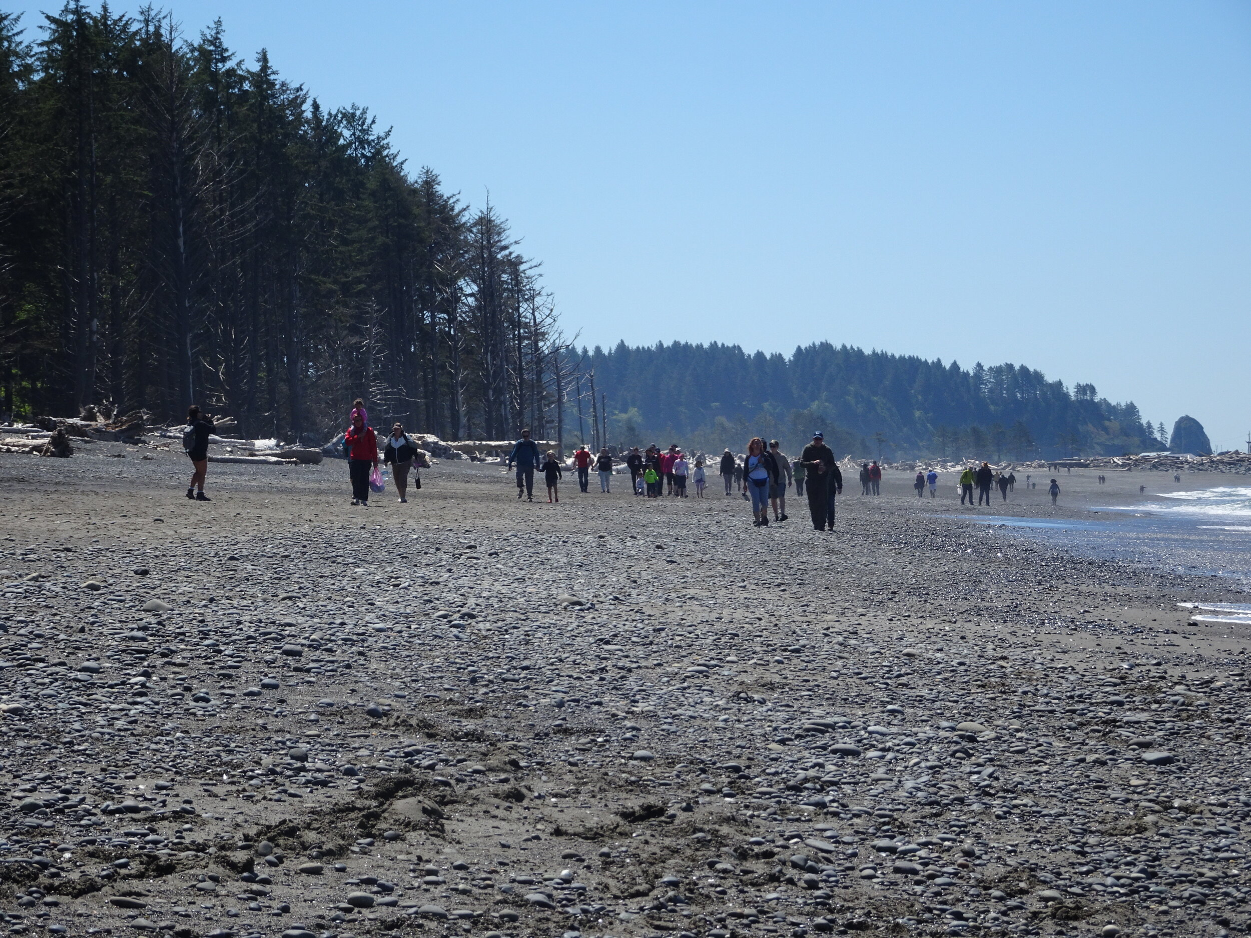 One picture showing just a taste of the crowds the flock to this beach for low tide.  This was our most crowded beach on our visit.  