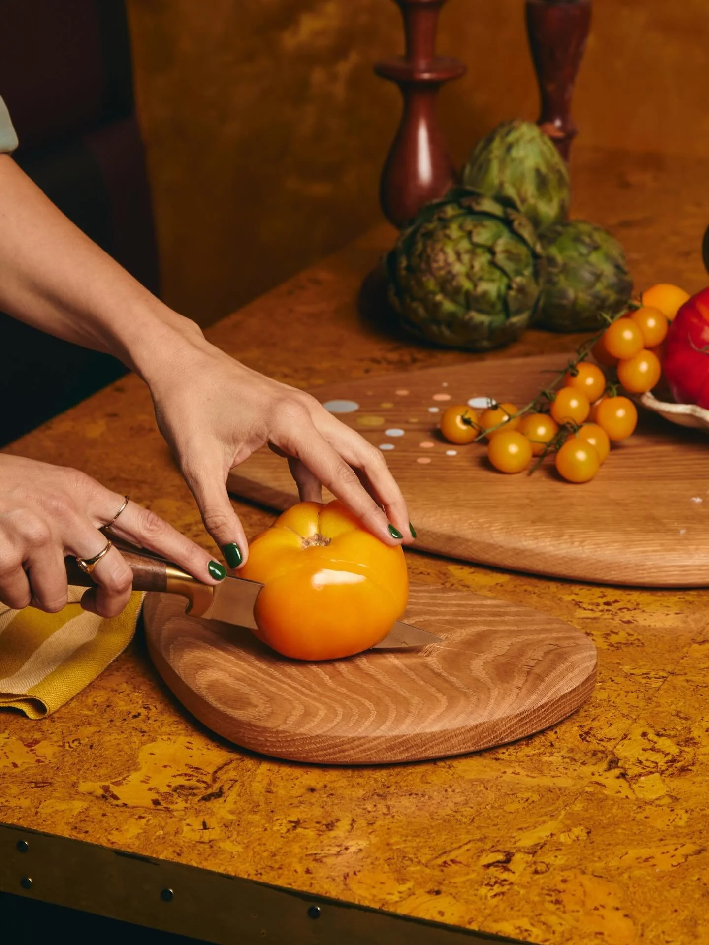 Tomato, toMAHTO&hellip;

Our serving boards pull double duty with beauty and functionality for serving and cutting. All fruits and vegetables or vegetables that are actually fruits are welcome here.

Link in bio to make one of these beauties yours.