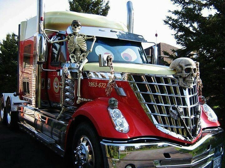 Happy Halloween folks! 

#bigrig #truck #trucking #viral #halloween