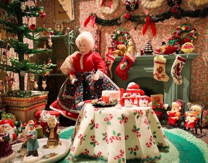 Happyville: A Christmas Dollhouse Village