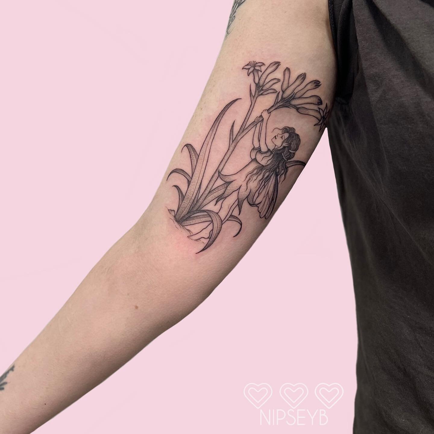 Kangaroo paw fairy 

Done @heartstattooing 

#tattoo #australianartist #fineline #stippling
