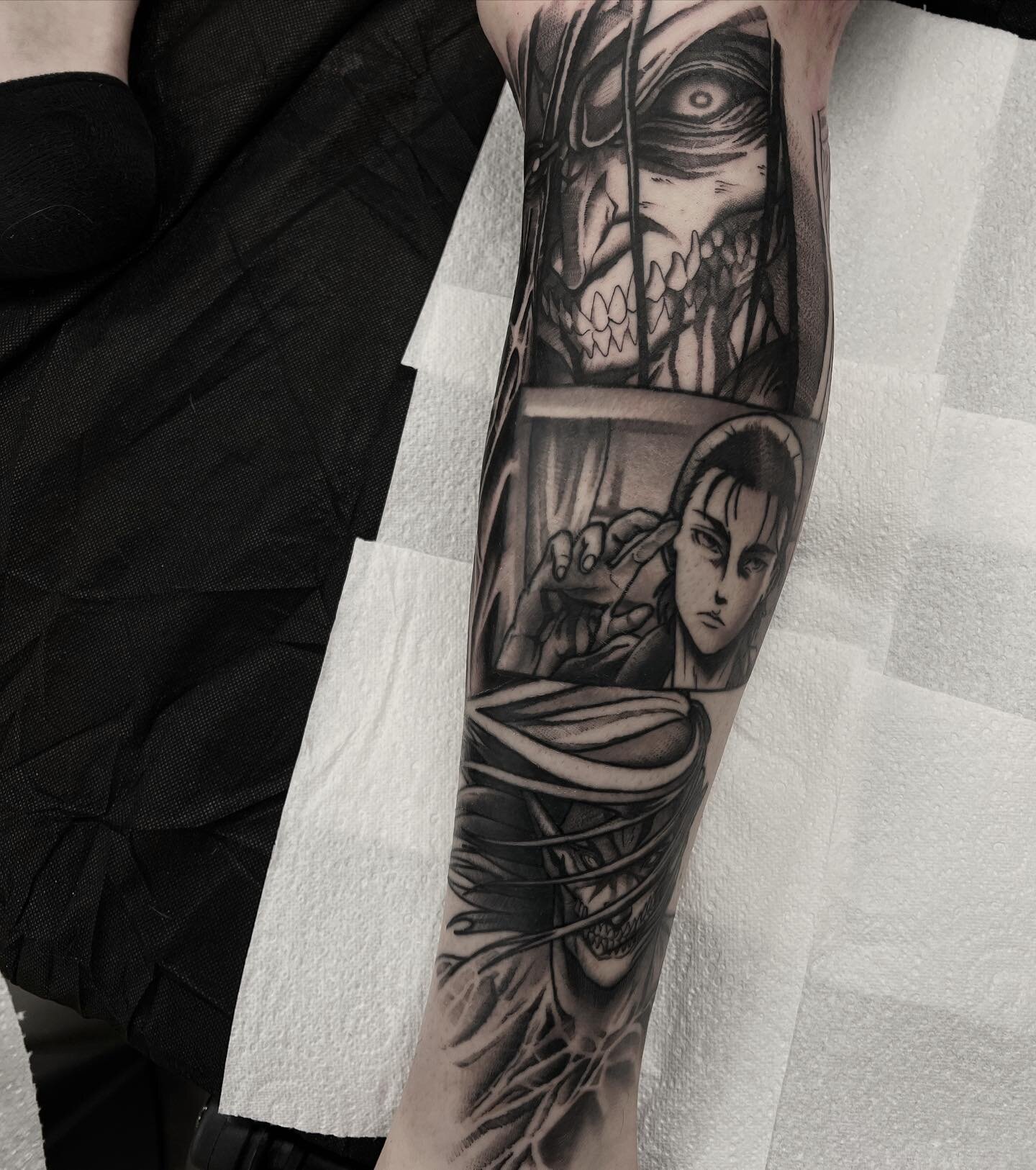Attack on titan, part of a full leg 
@heartstattooing 

#anime #animeart #animedrawing #hearts #heartstattoo #attackontitan #attackontitanedit #attackontitanmemes #animelab #tattoo #tattoos #tattooing #art #arts #artists #artist